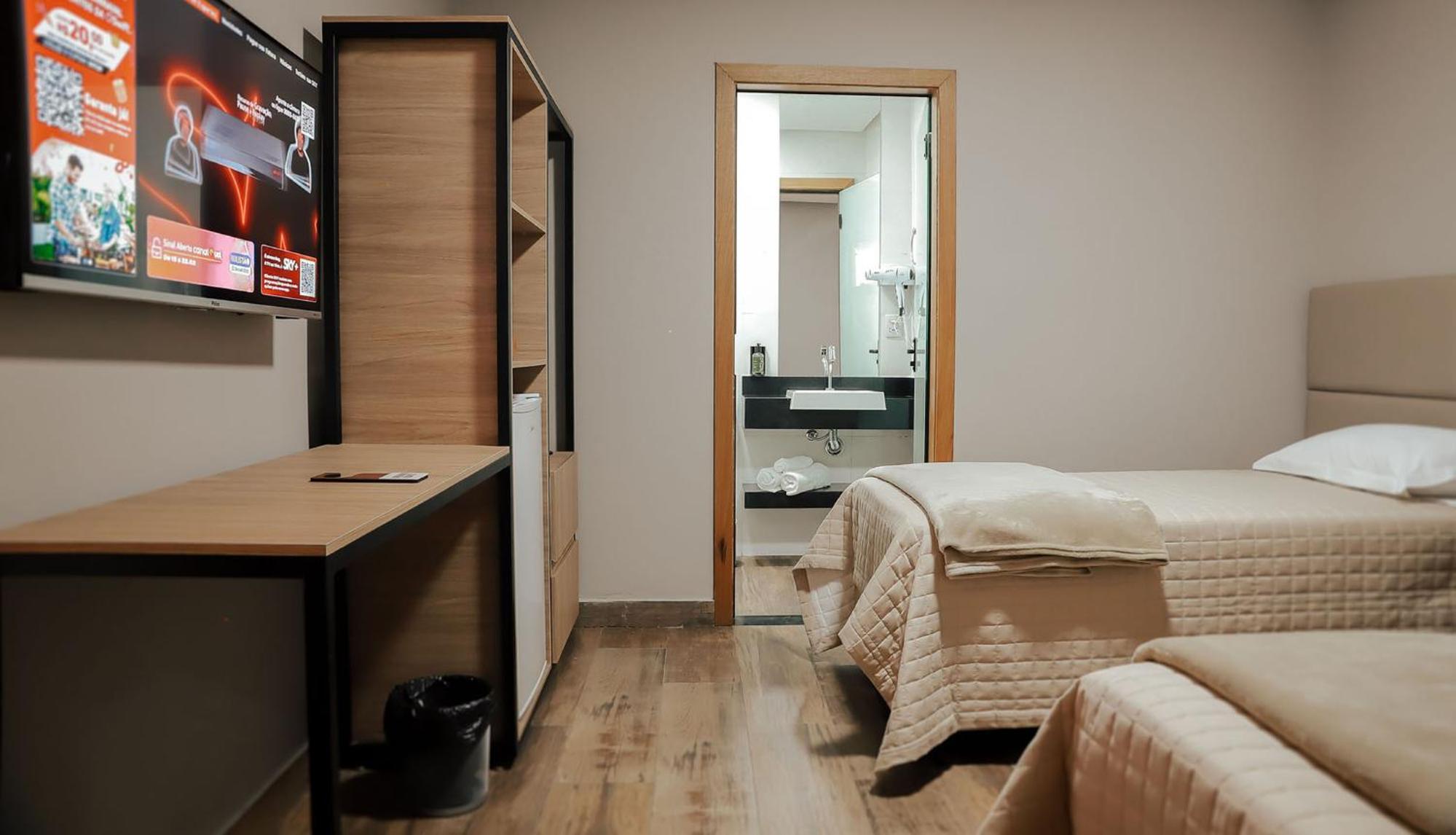 Economy Twin Room - Photo 2