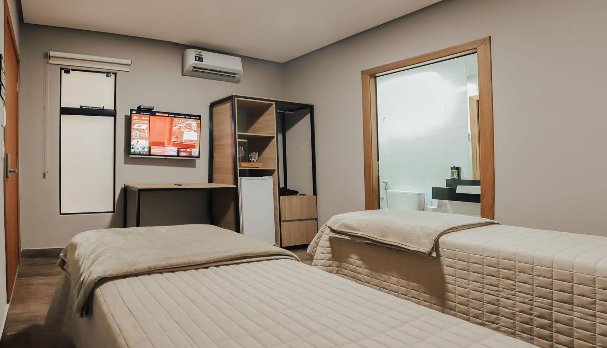 Economy Twin Room - Photo 3
