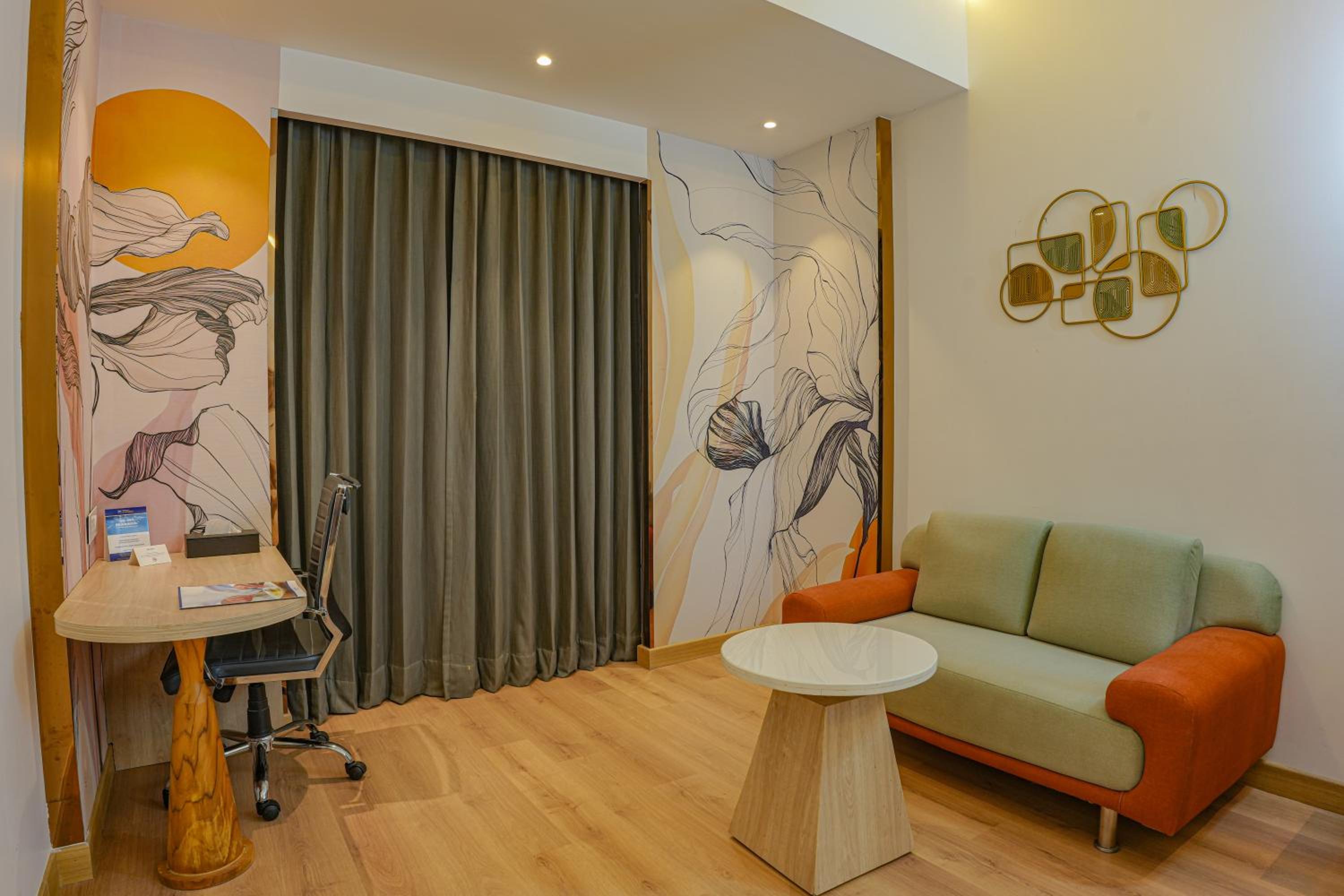 Deluxe King Room - Non-Smoking