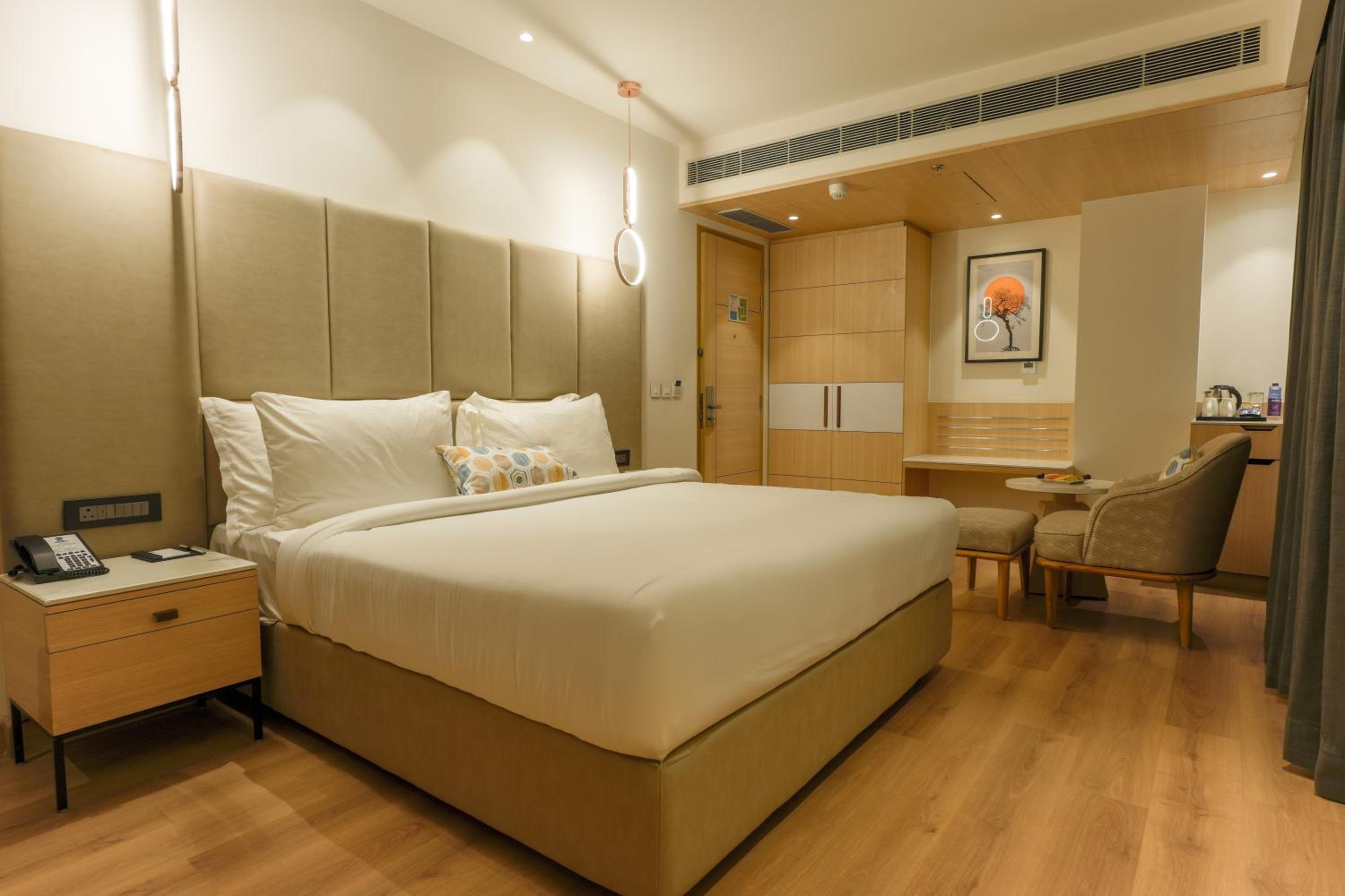 Premium King Room with Bath Tub - Non-Smoking