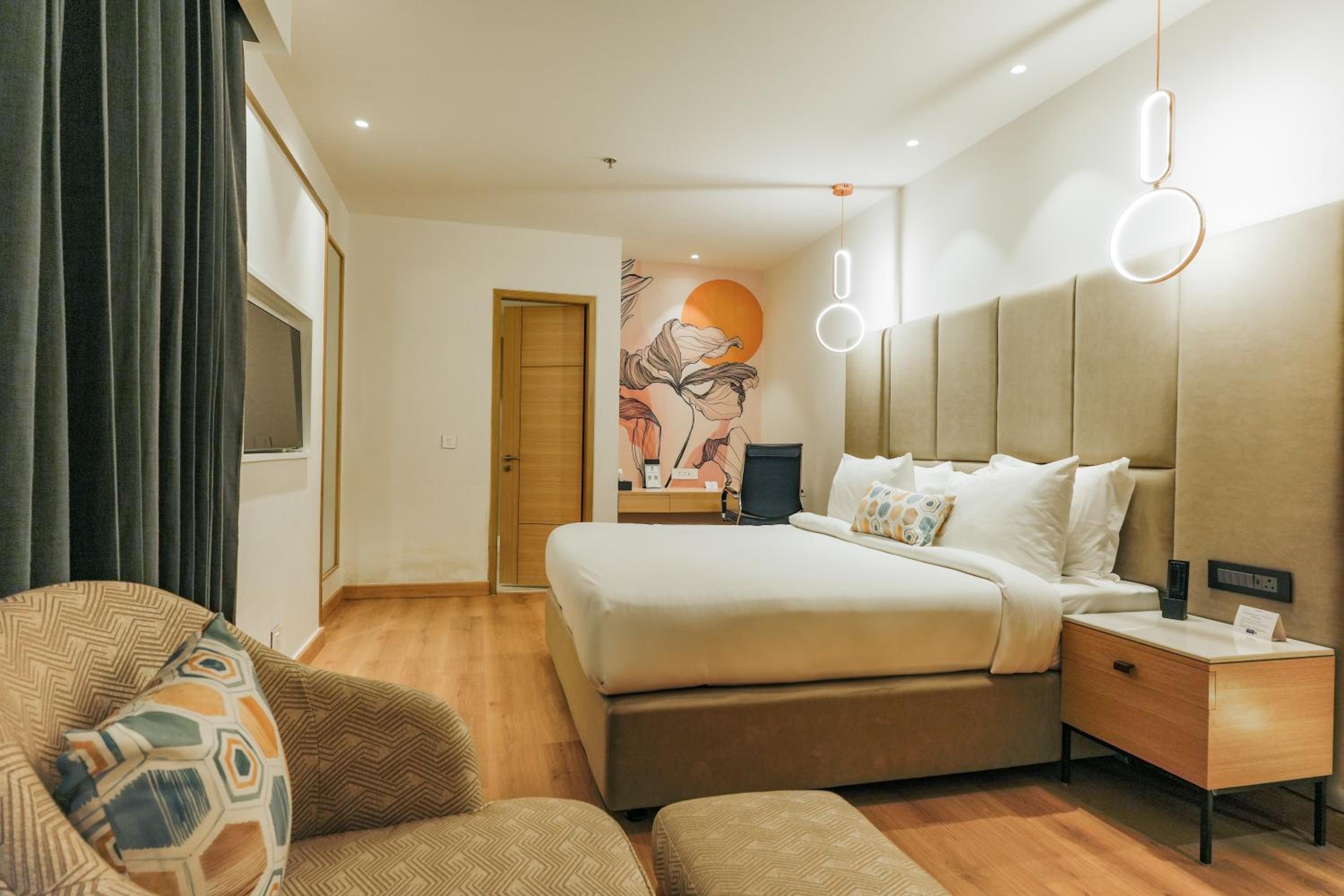 Premium King Room with Bath Tub - Non-Smoking photo 2
