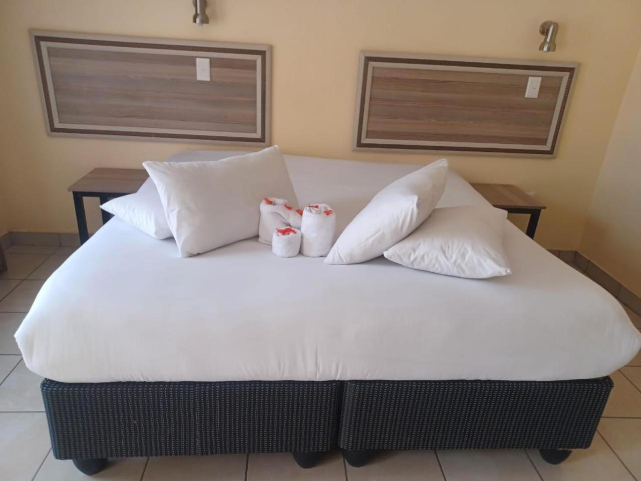 Standard King Room - Photo 1
