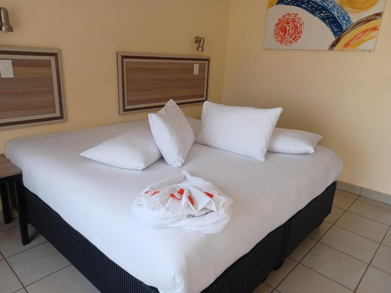 Standard King Room - Photo 3