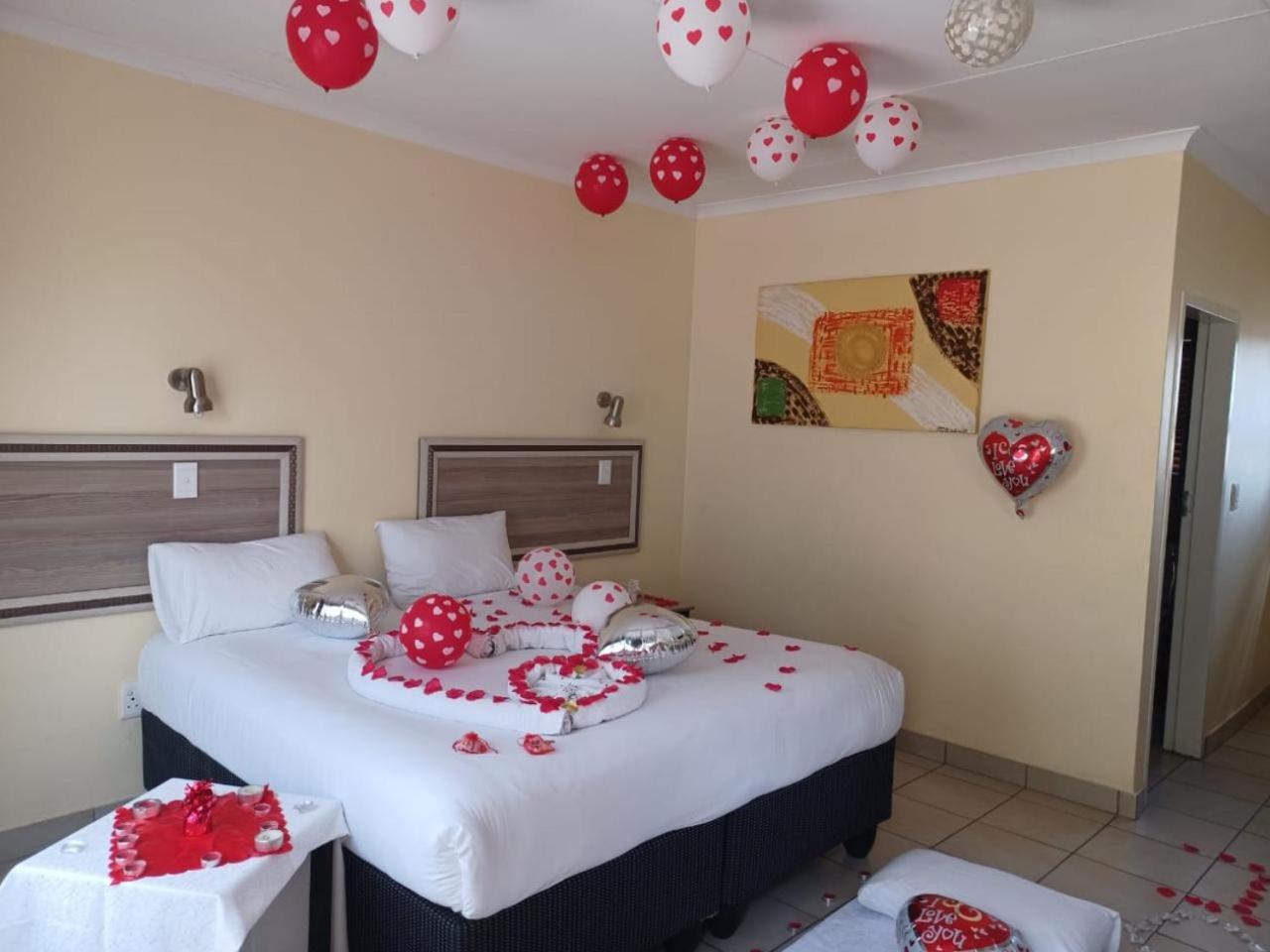 Standard King Room - Photo 5