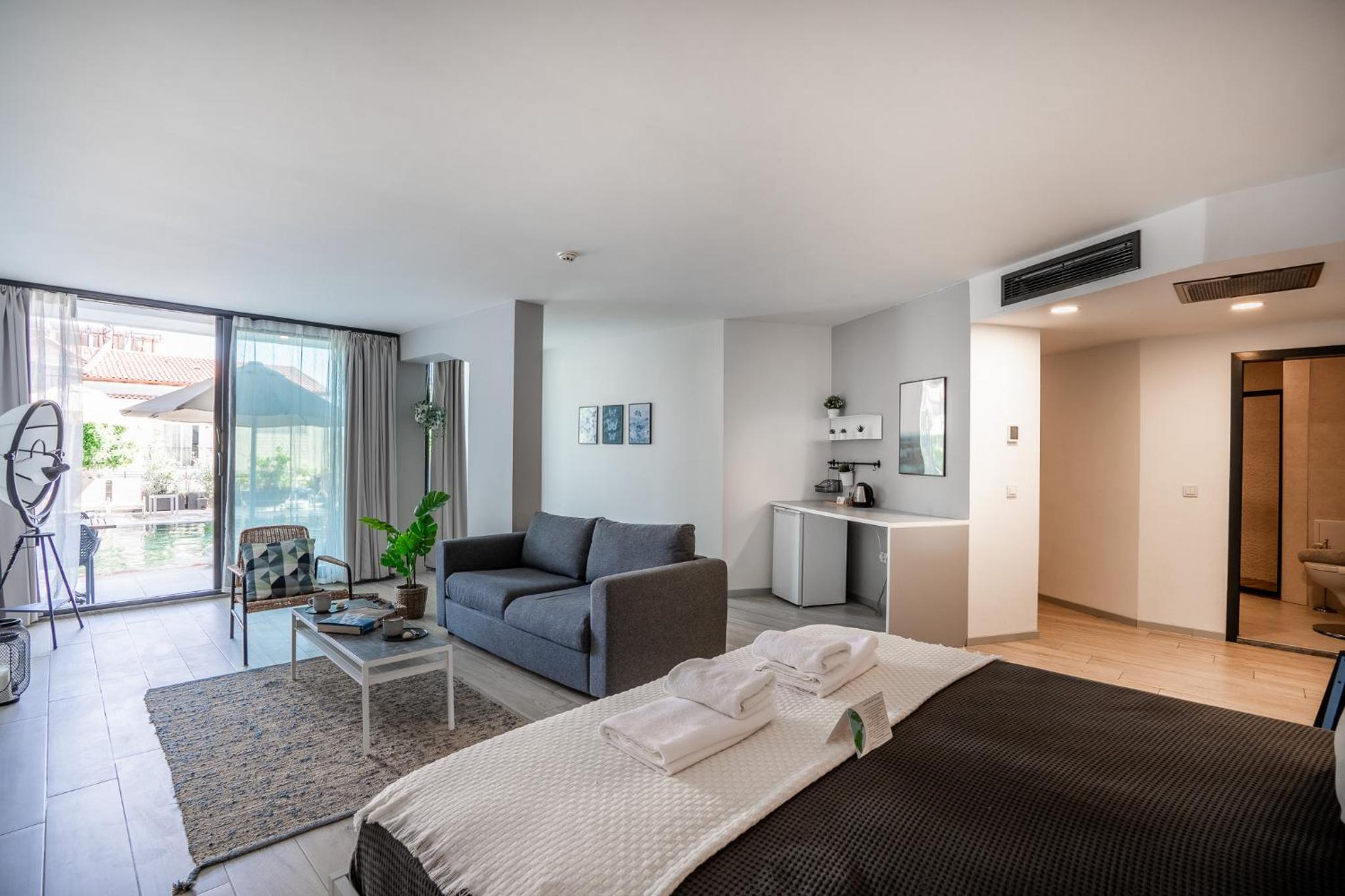 Suite with Terrace - Photo 3