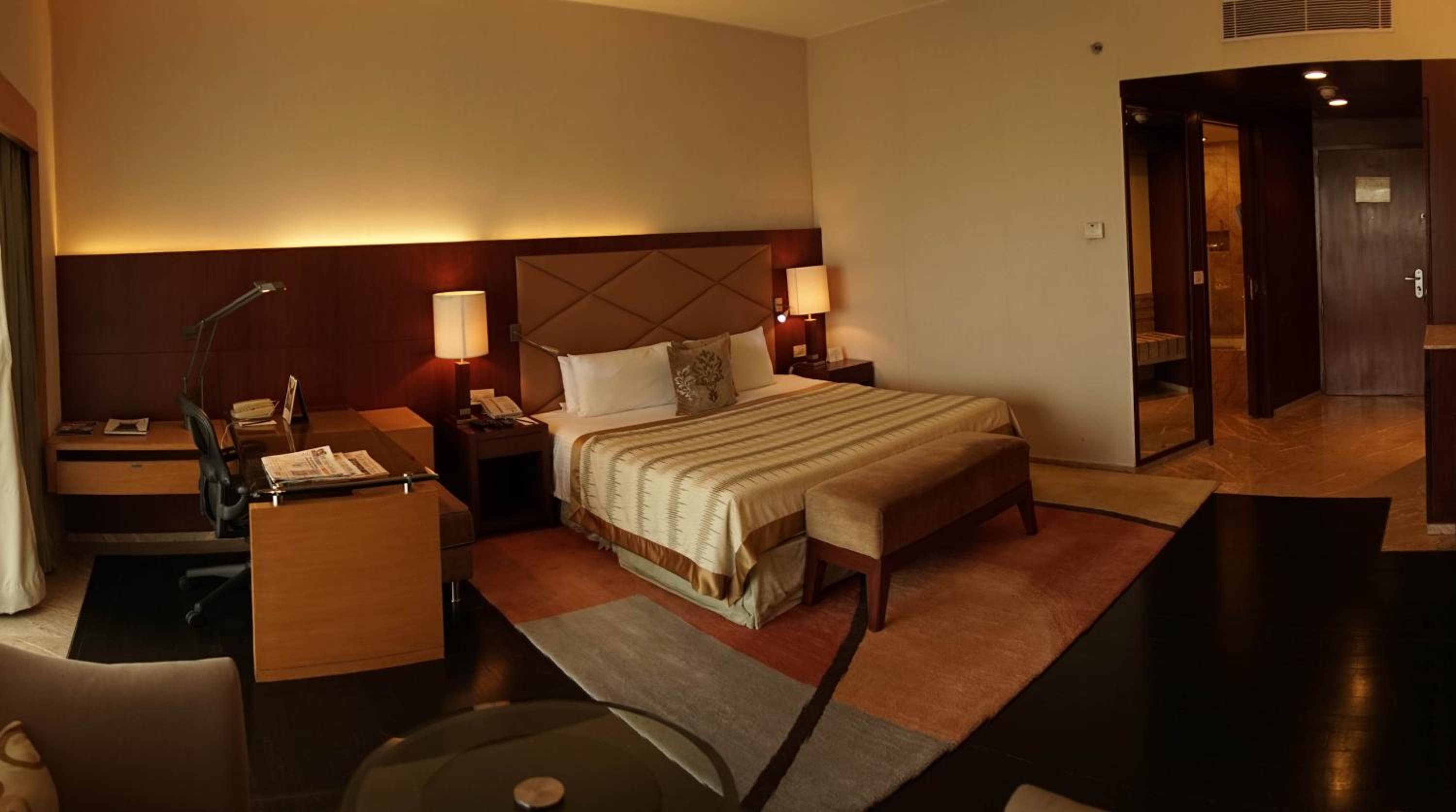 Luxury Suite with with Lounge access  - Photo 1