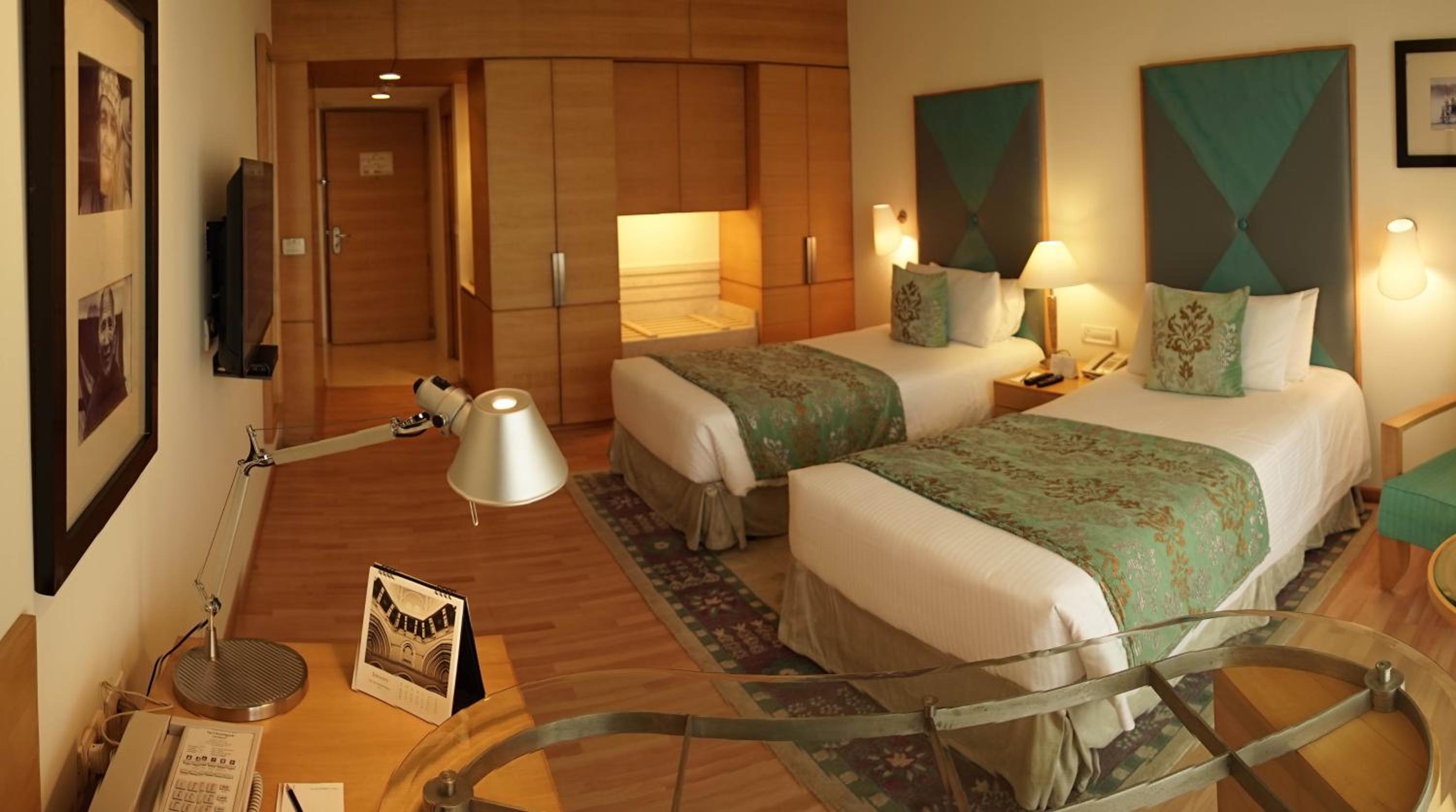 Superior Twin Room with City View photo 3