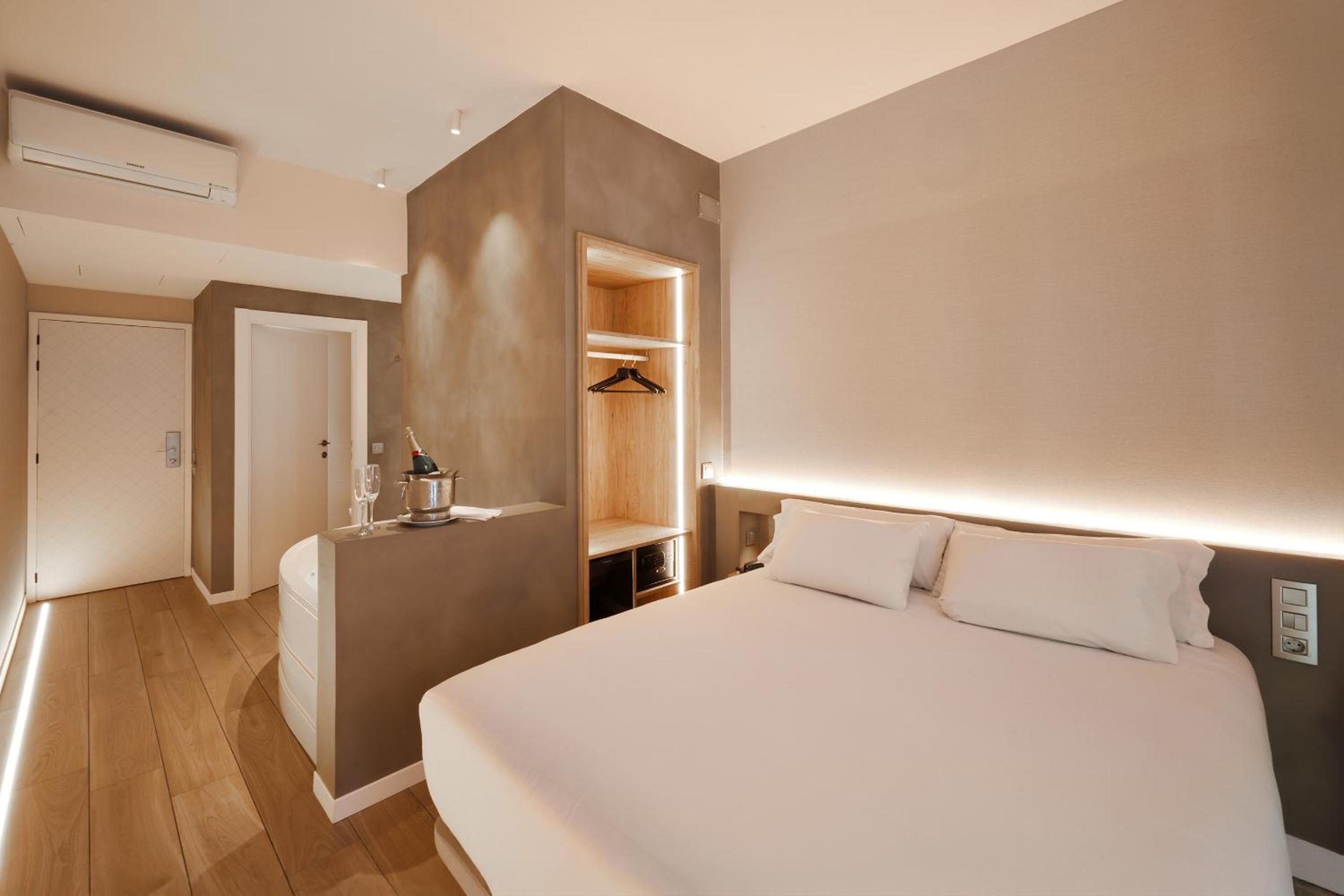 Double Room with Spa Bath