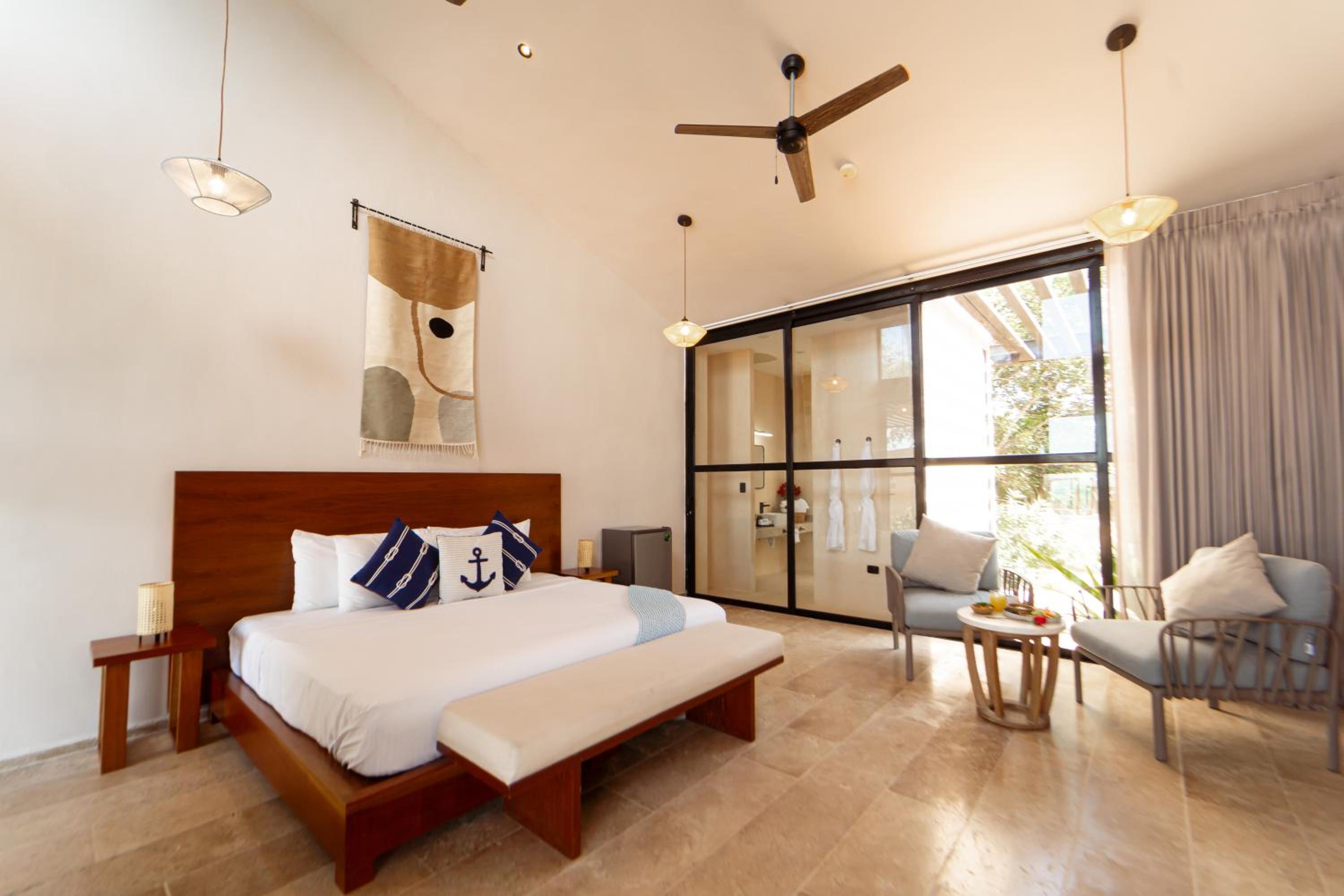 Deluxe King Room photo 1