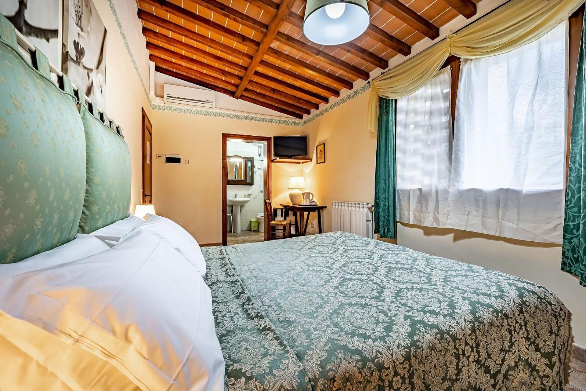 Large Double Room - Photo 7