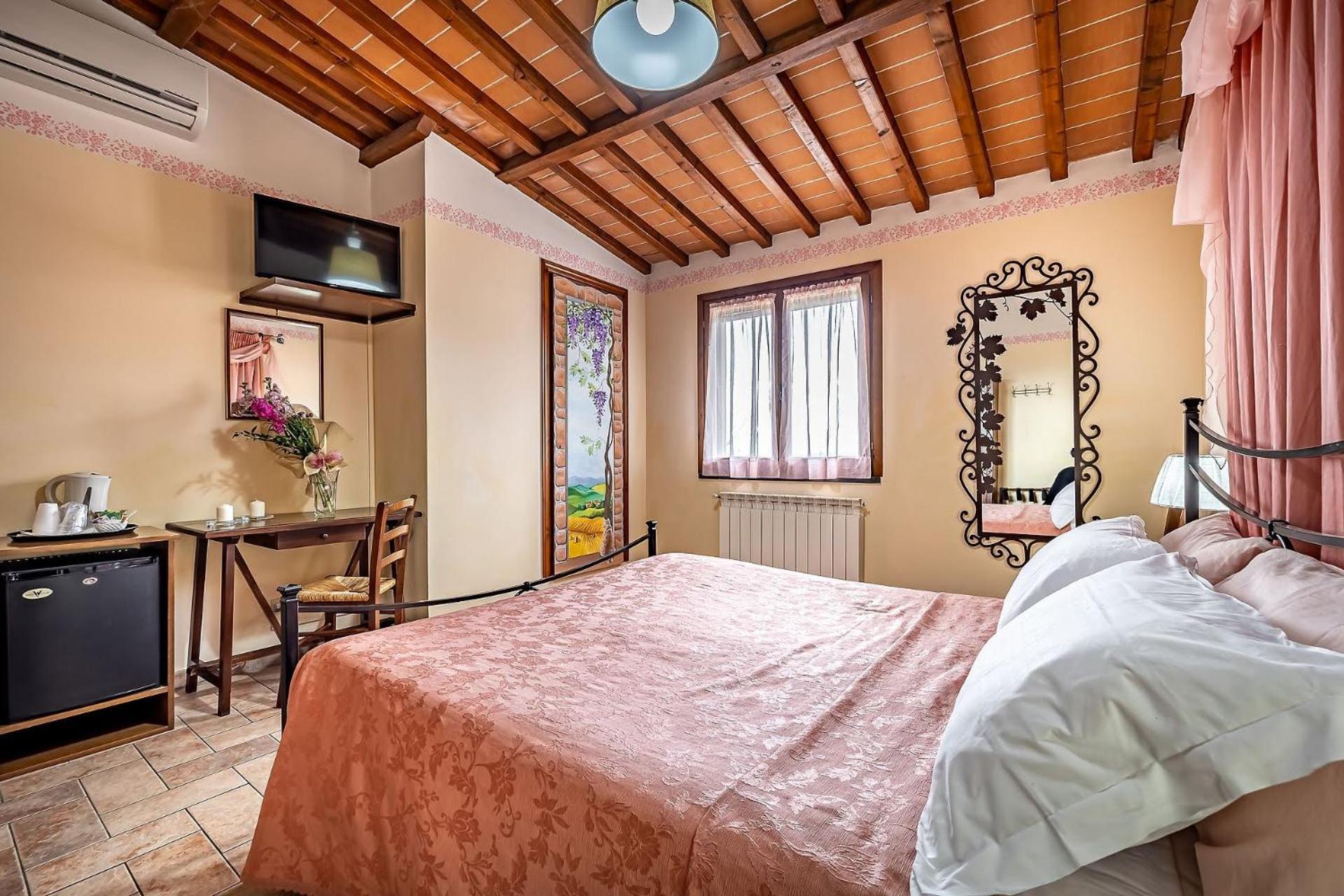 Large Double Room - Photo 3