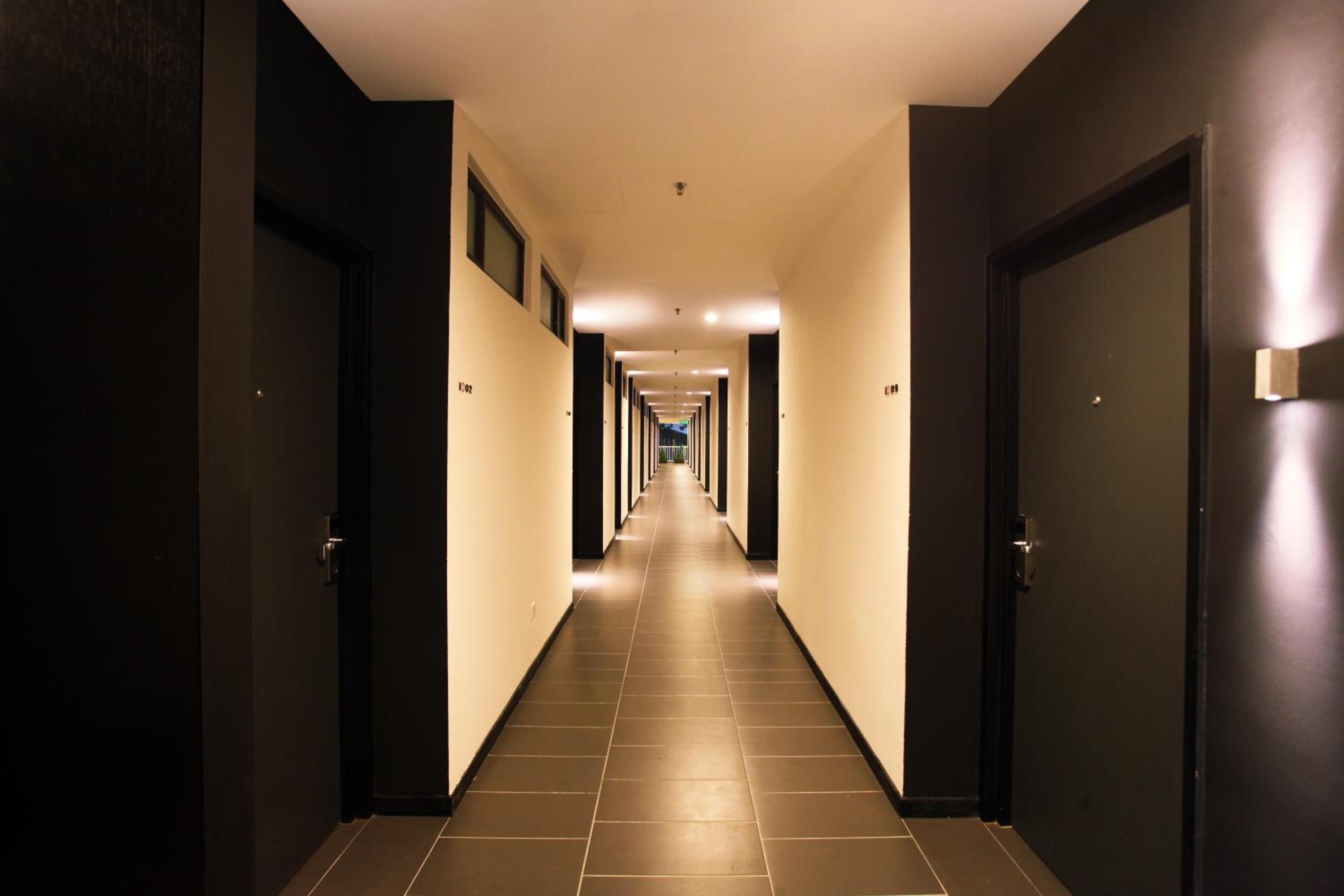 Standard Twin Room (No Window) - Photo 5