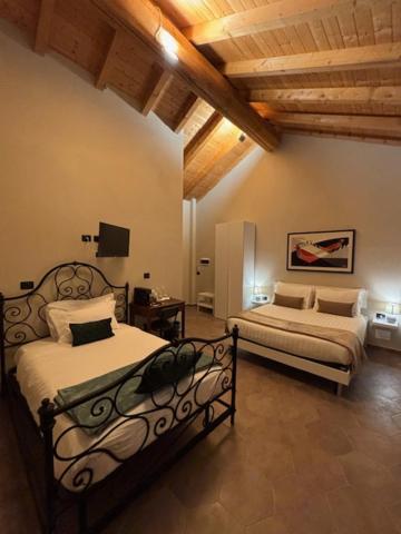 Deluxe King Room - Photo 3