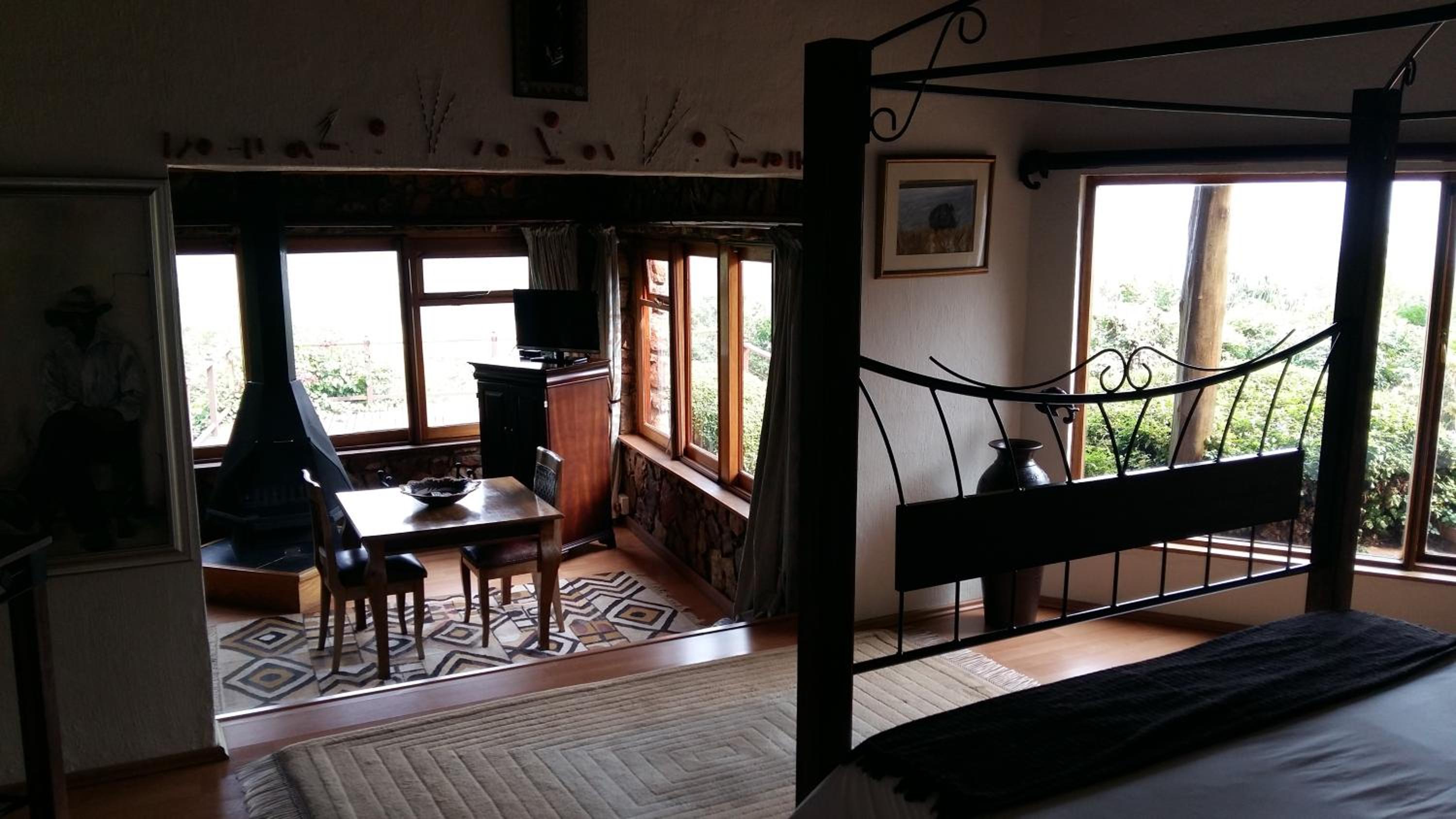 Deluxe King Suite - Photo 7
