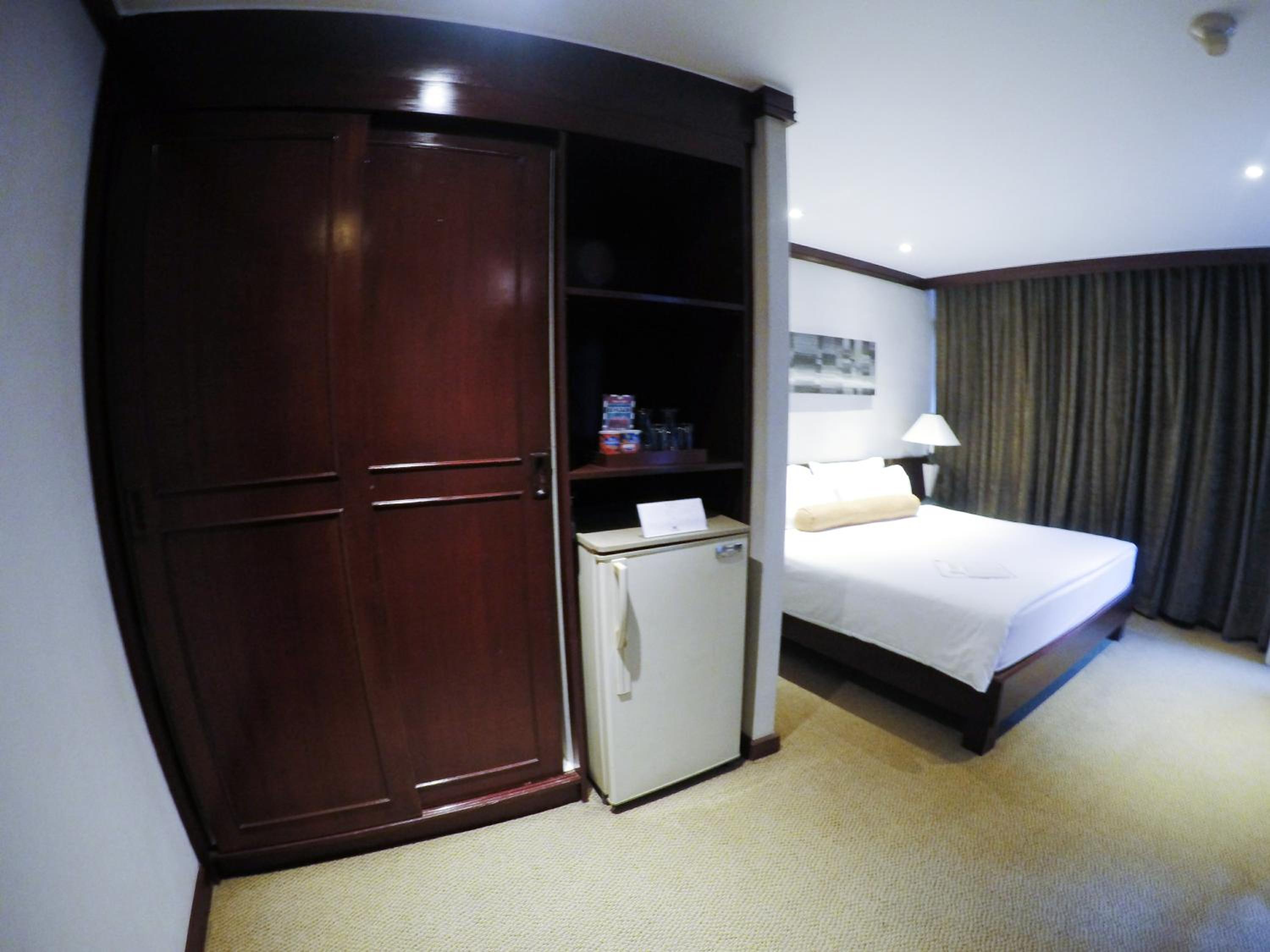 Standard Corner Room City View photo 3