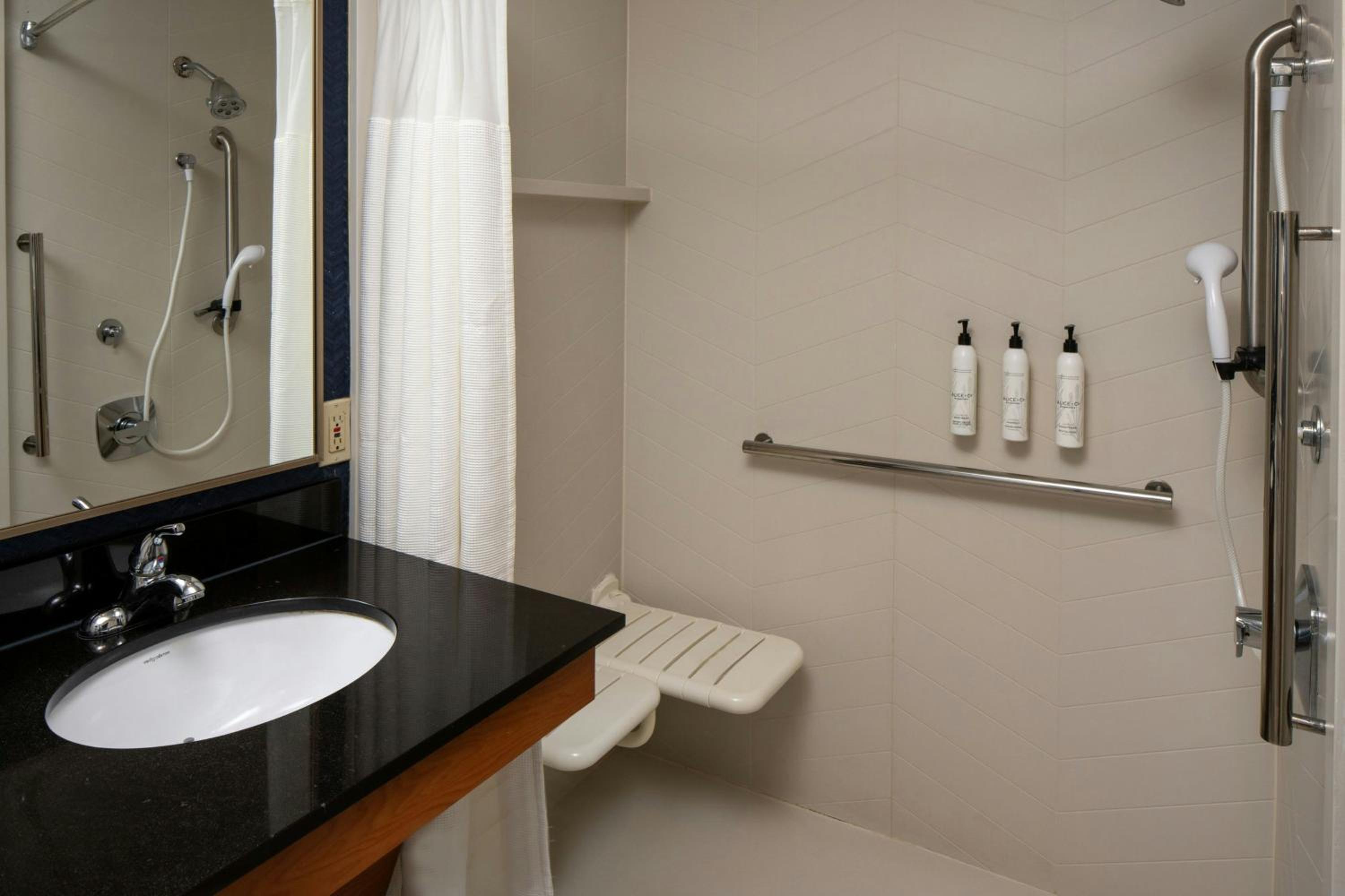 Queen Room with Two Queen Beds and Bathtub - Mobility Access/Hearing Accessible - Photo 3