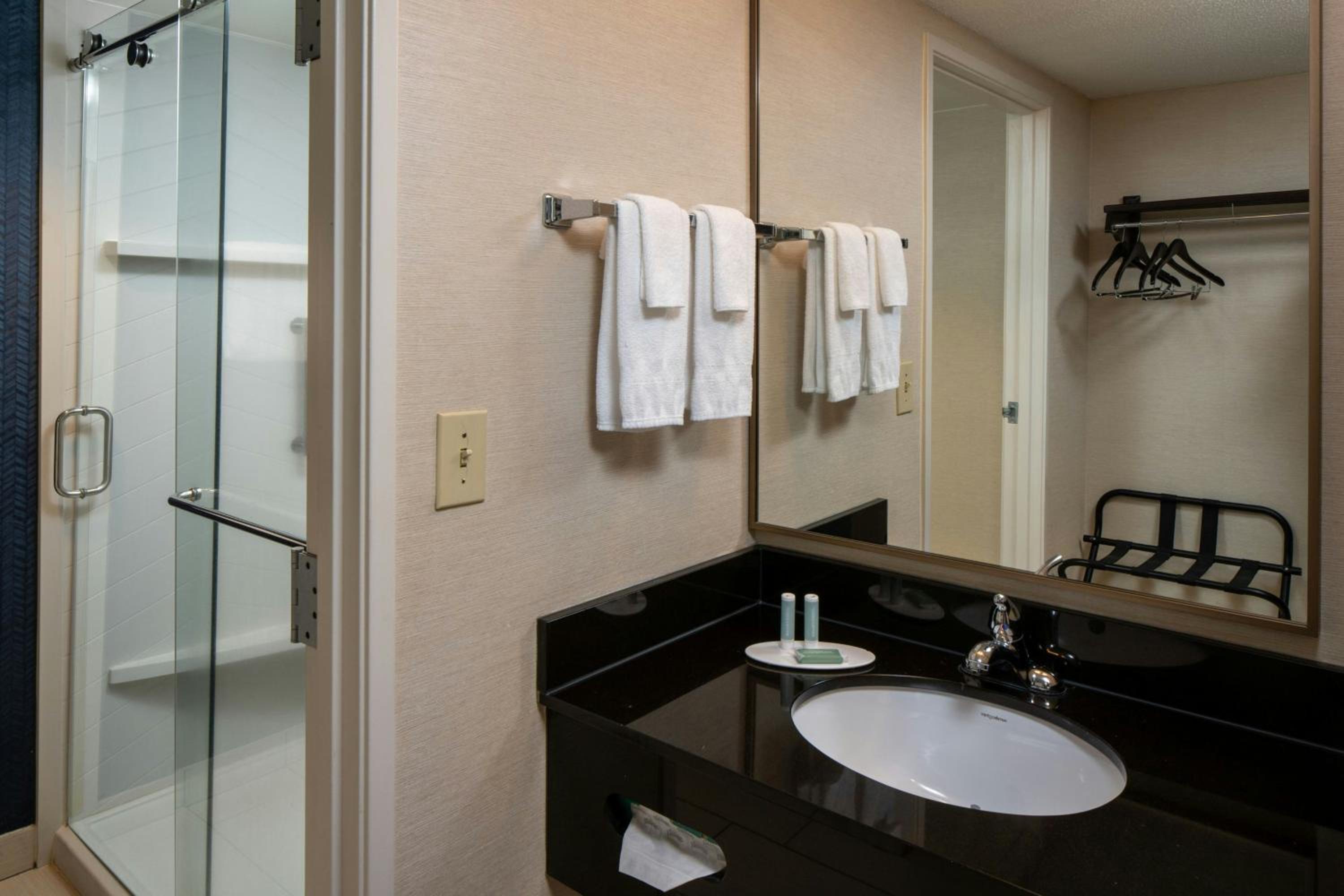 Queen Room with Two Queen Beds and Bathtub - Mobility Access/Hearing Accessible - Photo 2