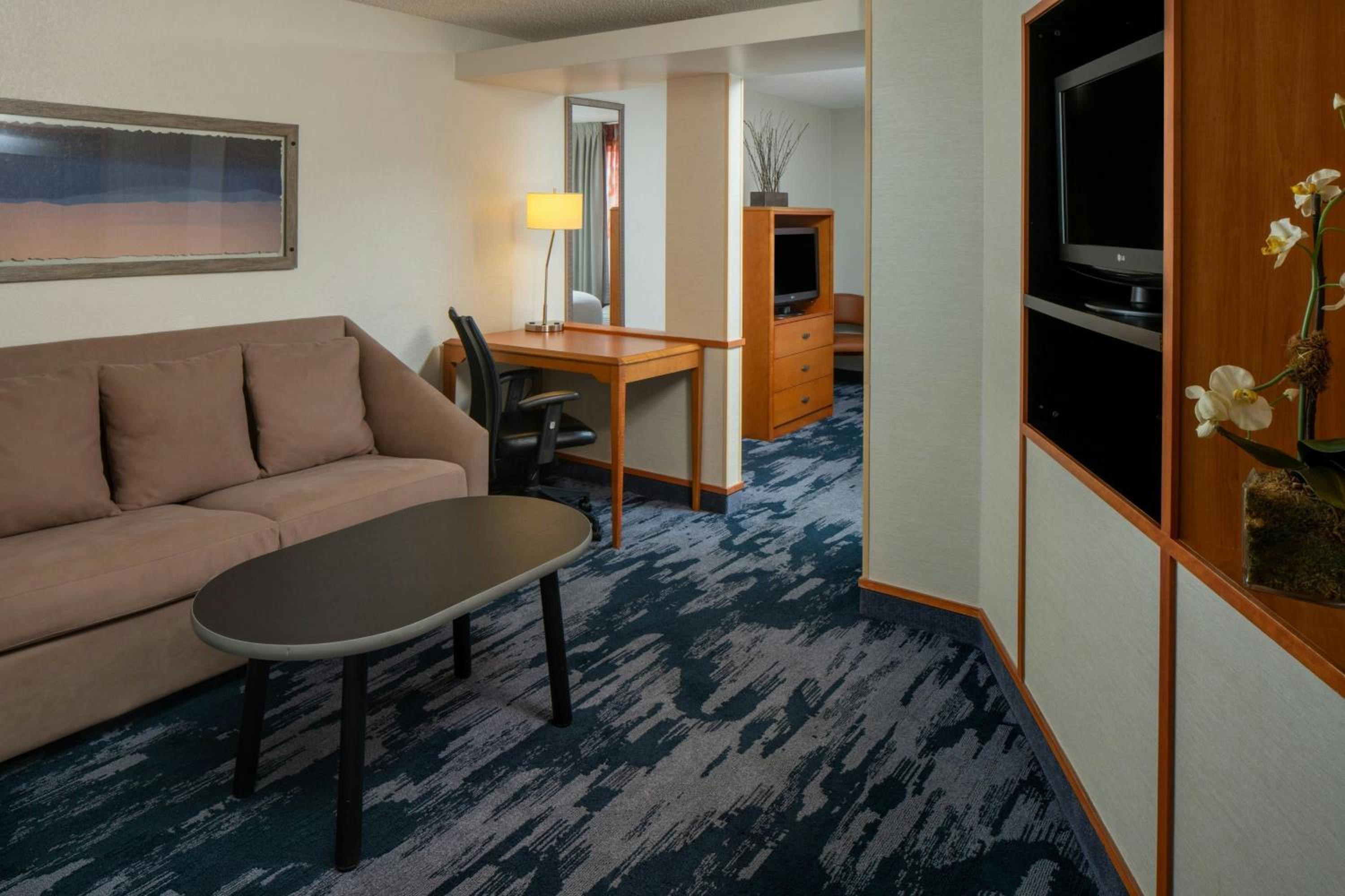One-Bedroom King Suite with Sofa Bed - Photo 4