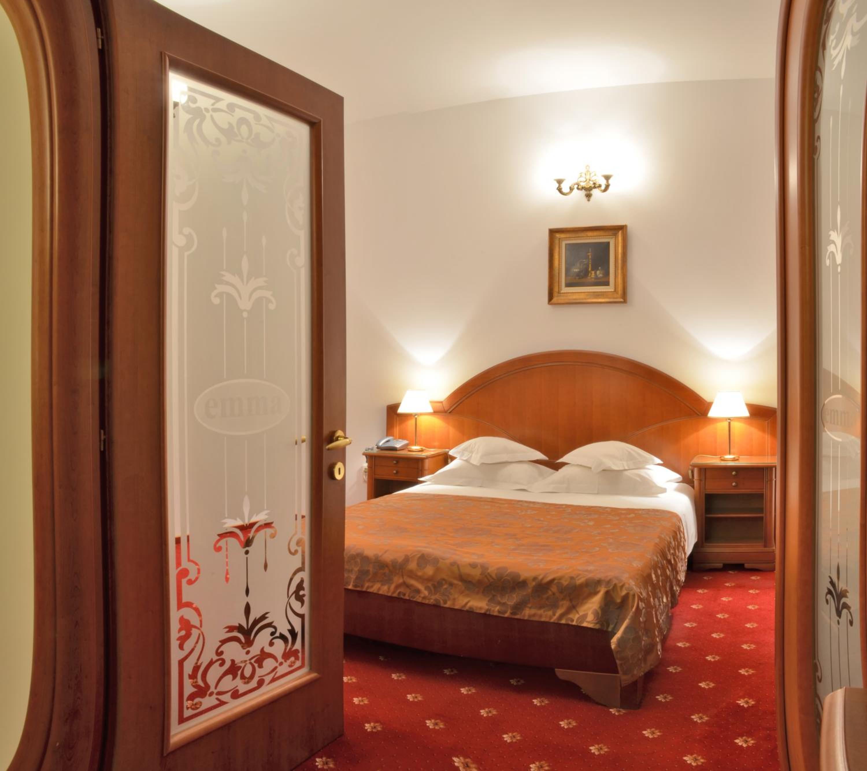 Suite - Photo 8