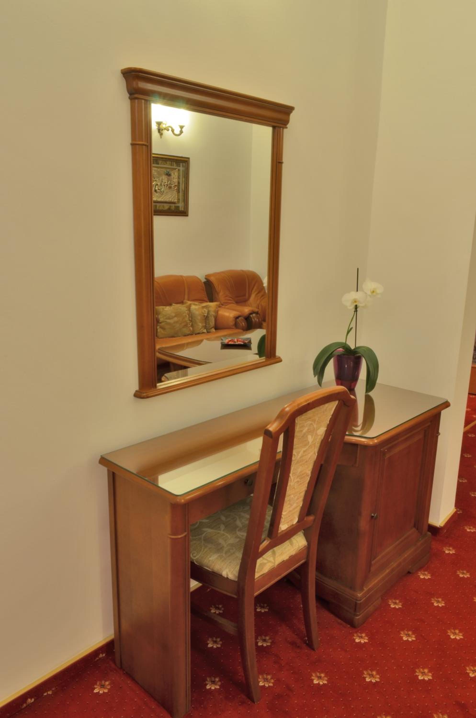 Suite - Photo 10