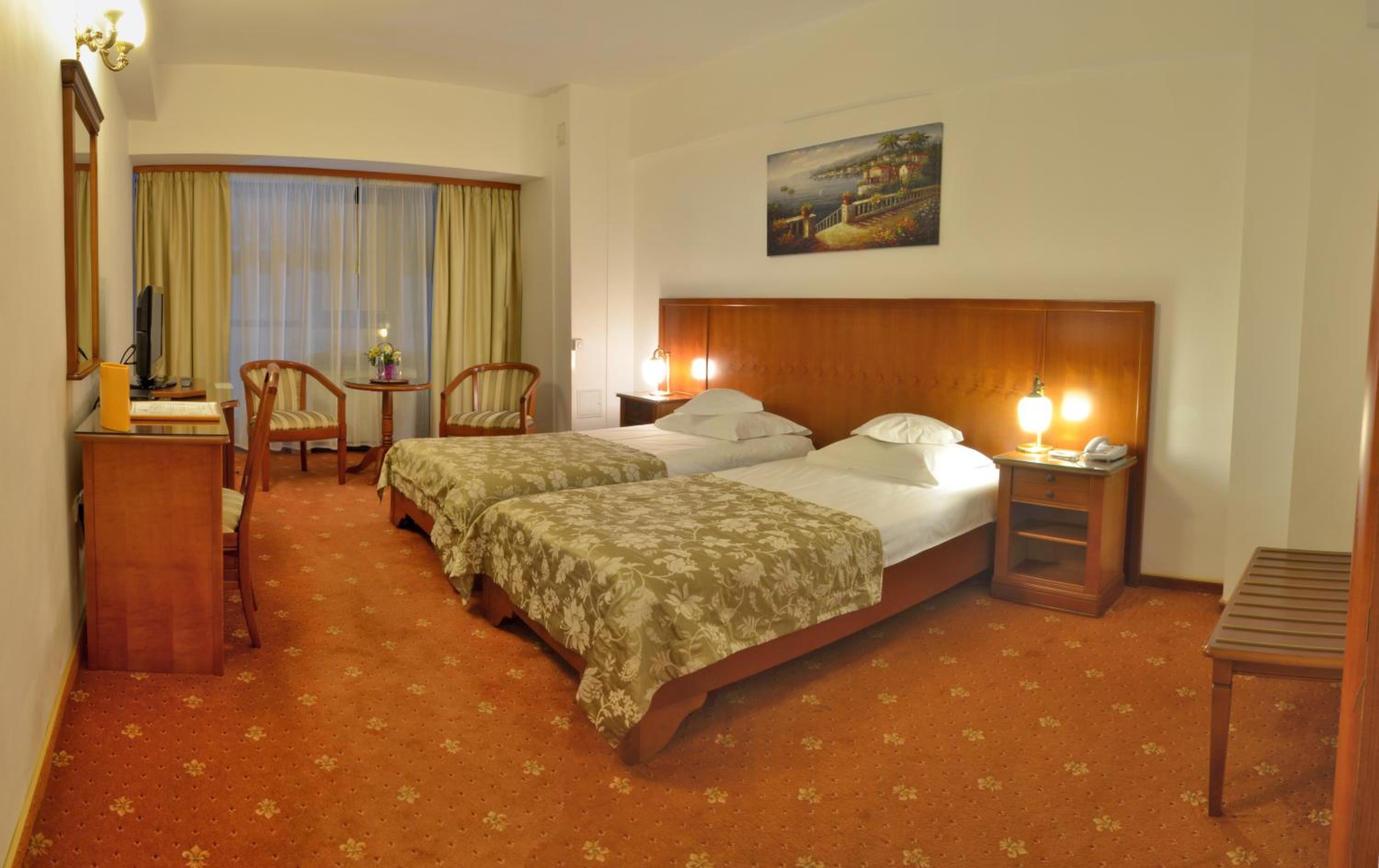 Twin Room - Photo 1