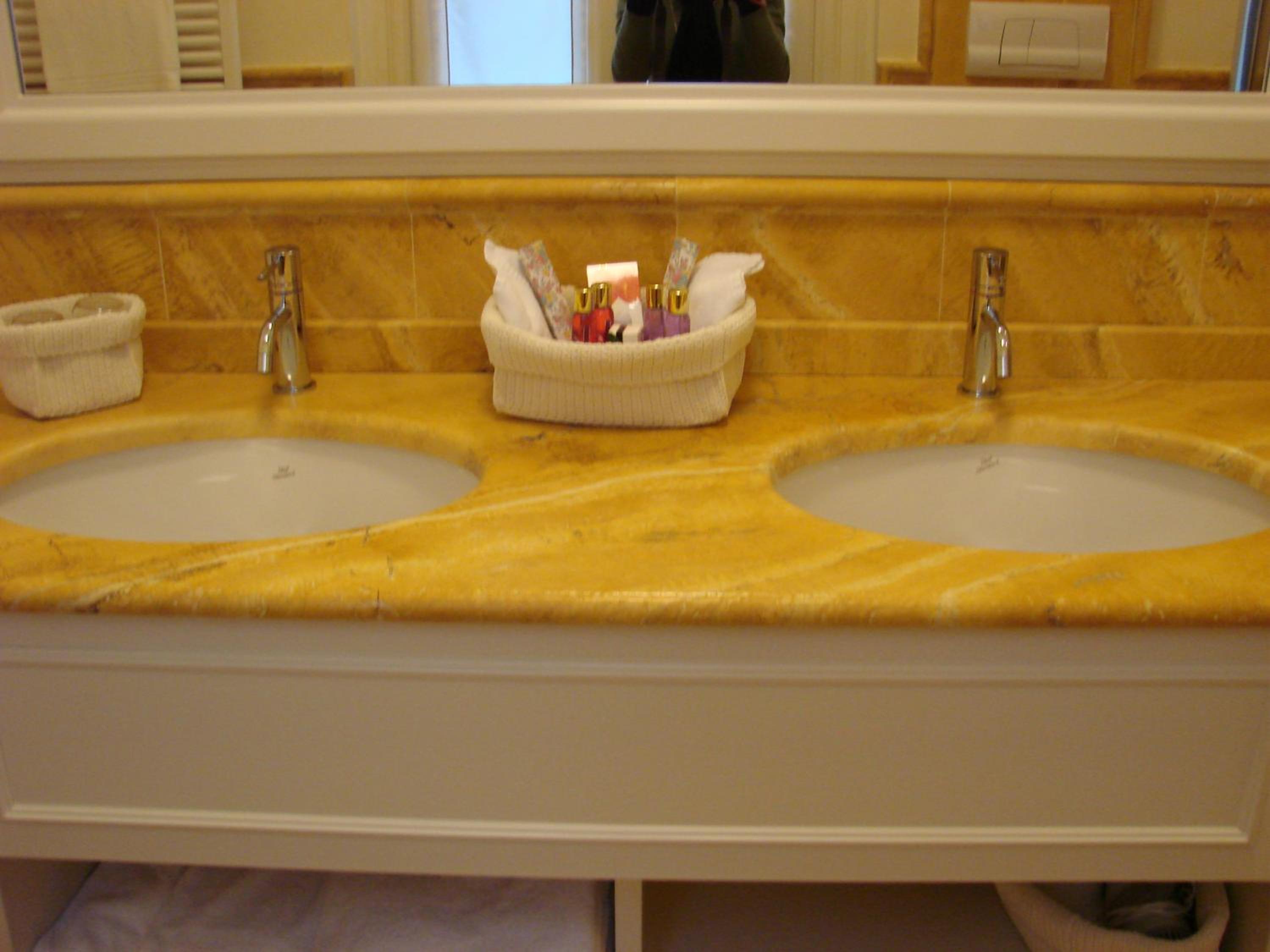Triple Suite - Photo 3