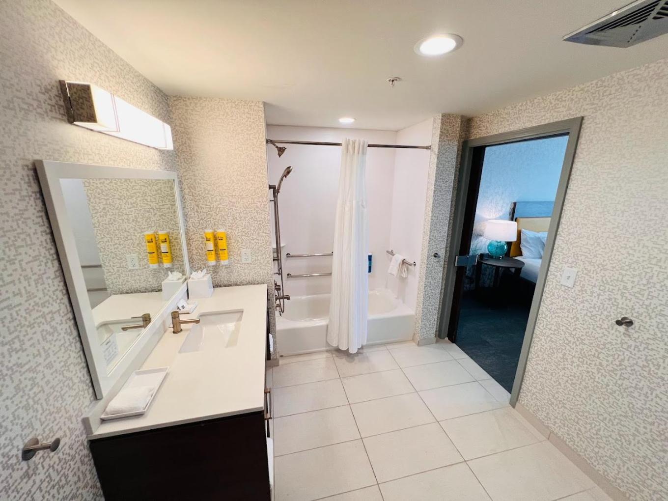 Studio Suite with Two Queen Beds - Photo 4