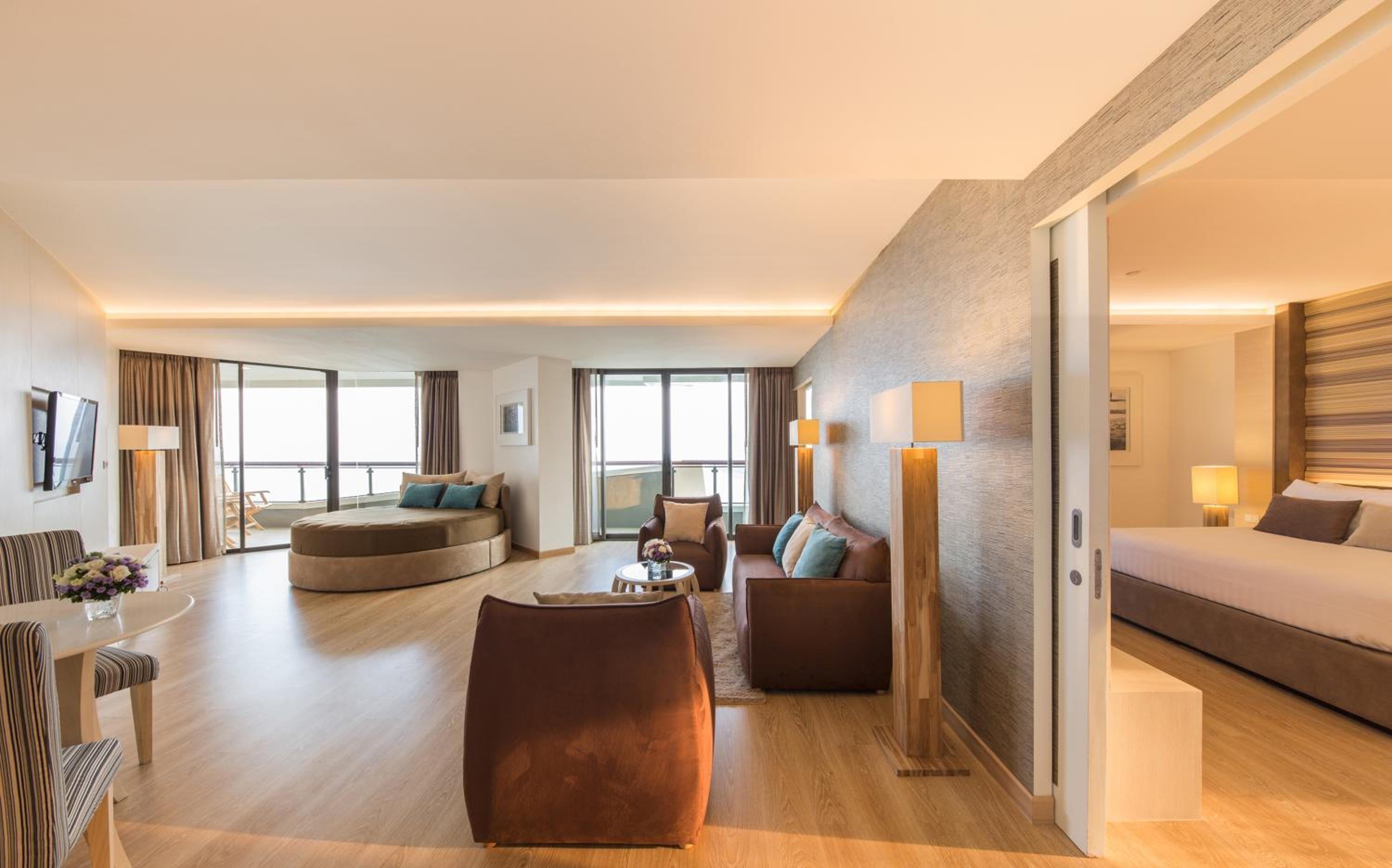Junior Family Suite including club benefits with Sea View
