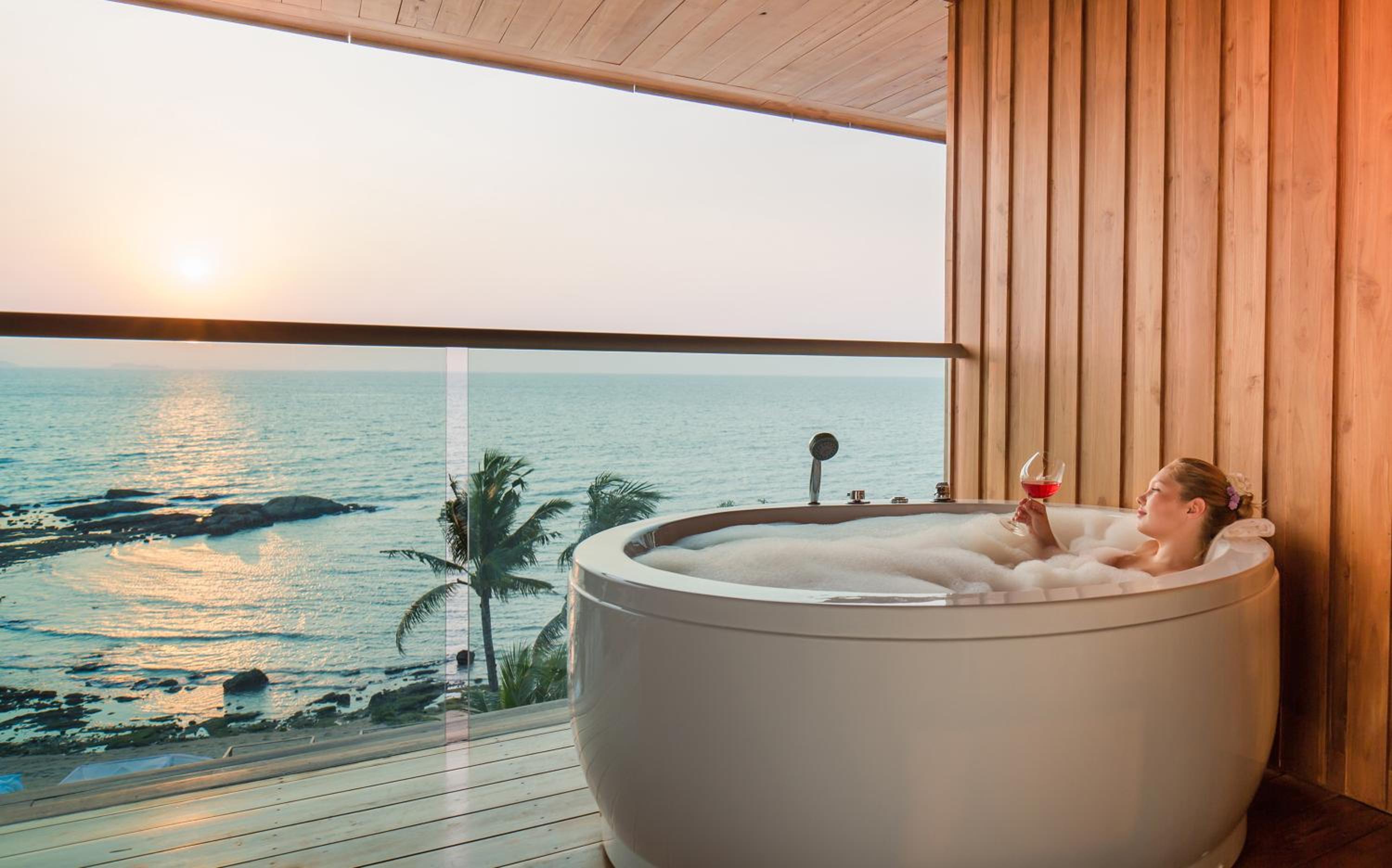 Dara Beachfront Suite with Club Benefits with Sea View