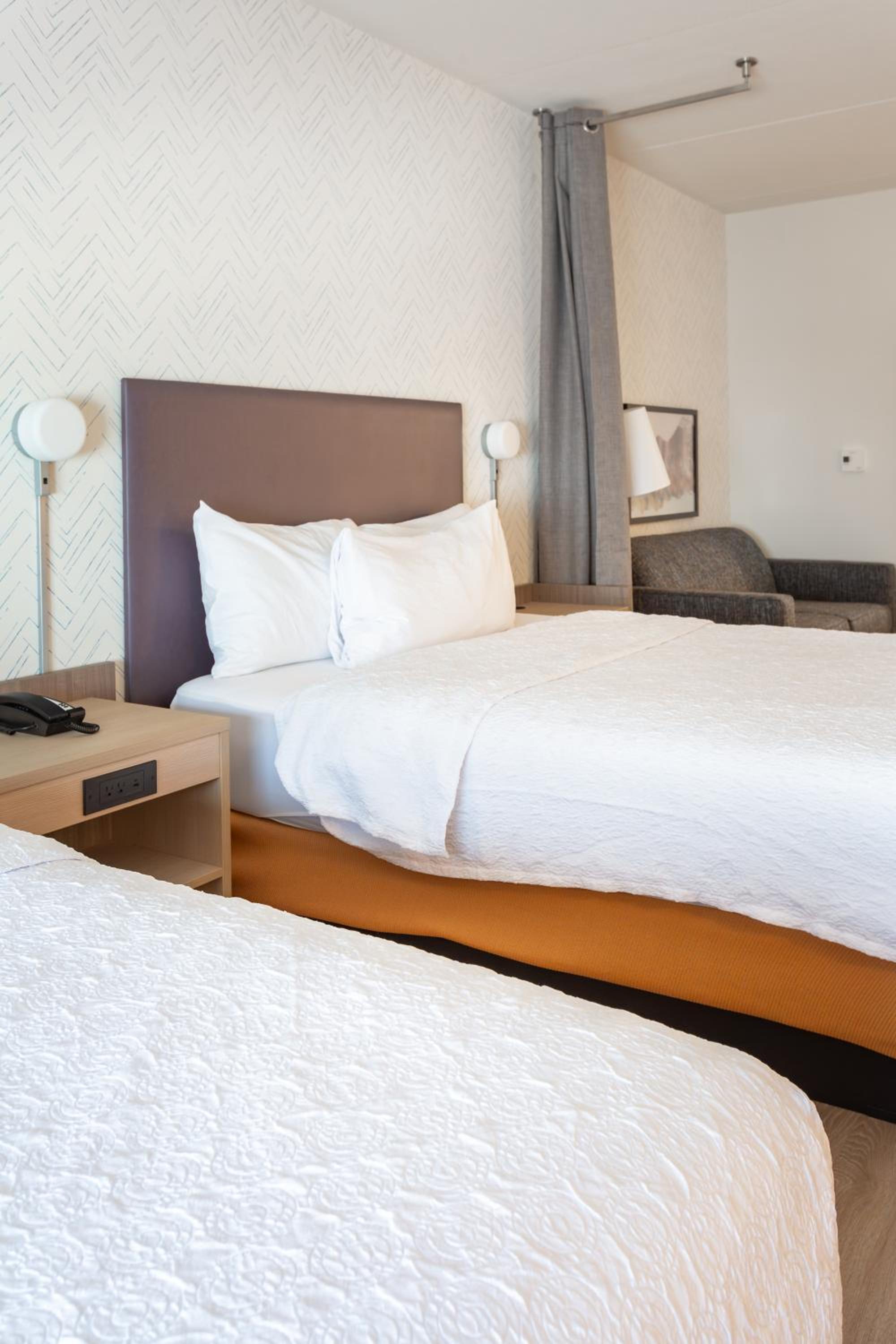 Studio Suite with Two Queen Beds - Photo 2