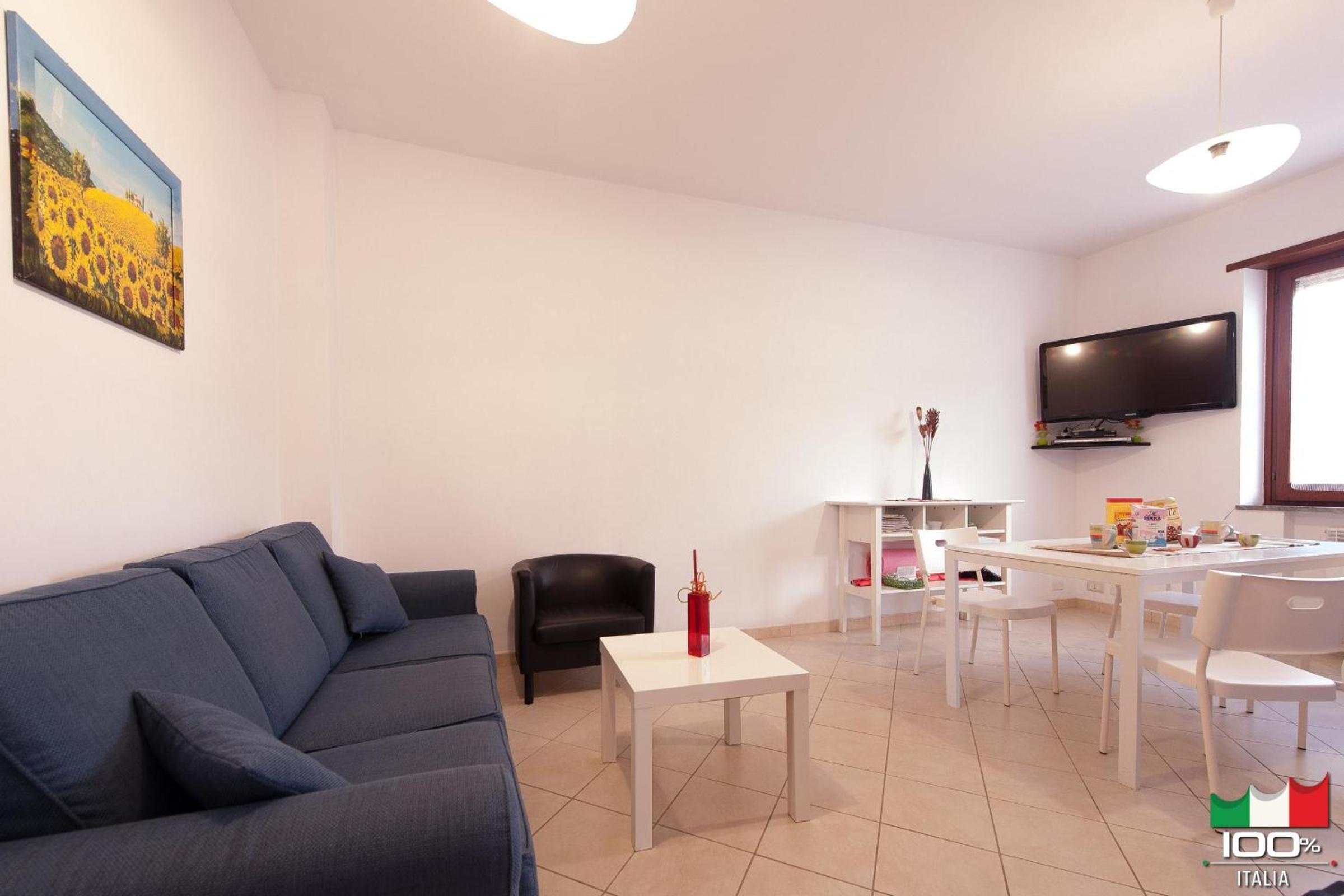 Two-Bedroom House - Photo 2