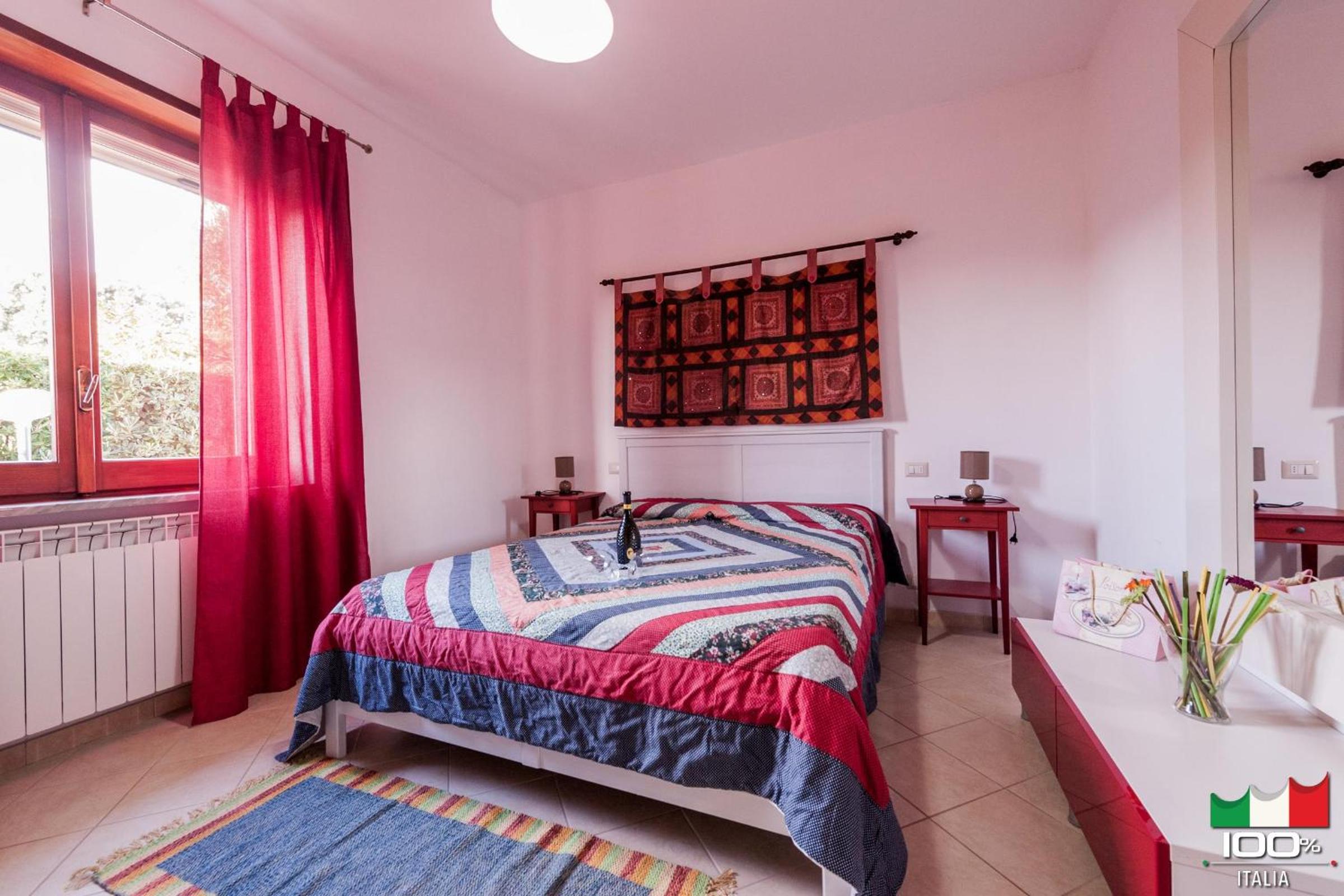 Two-Bedroom House - Photo 1