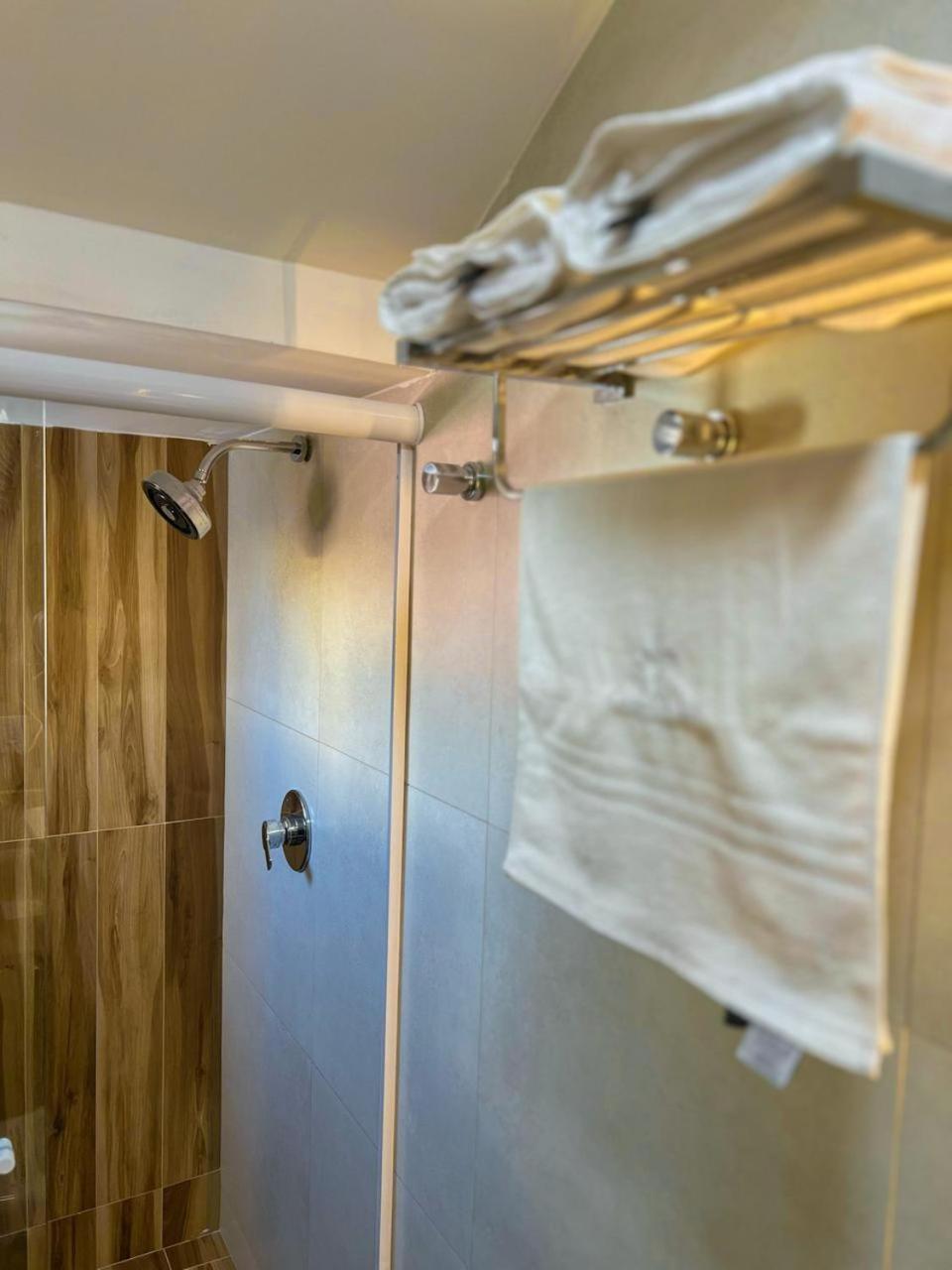 Double or Twin Room - Photo 6