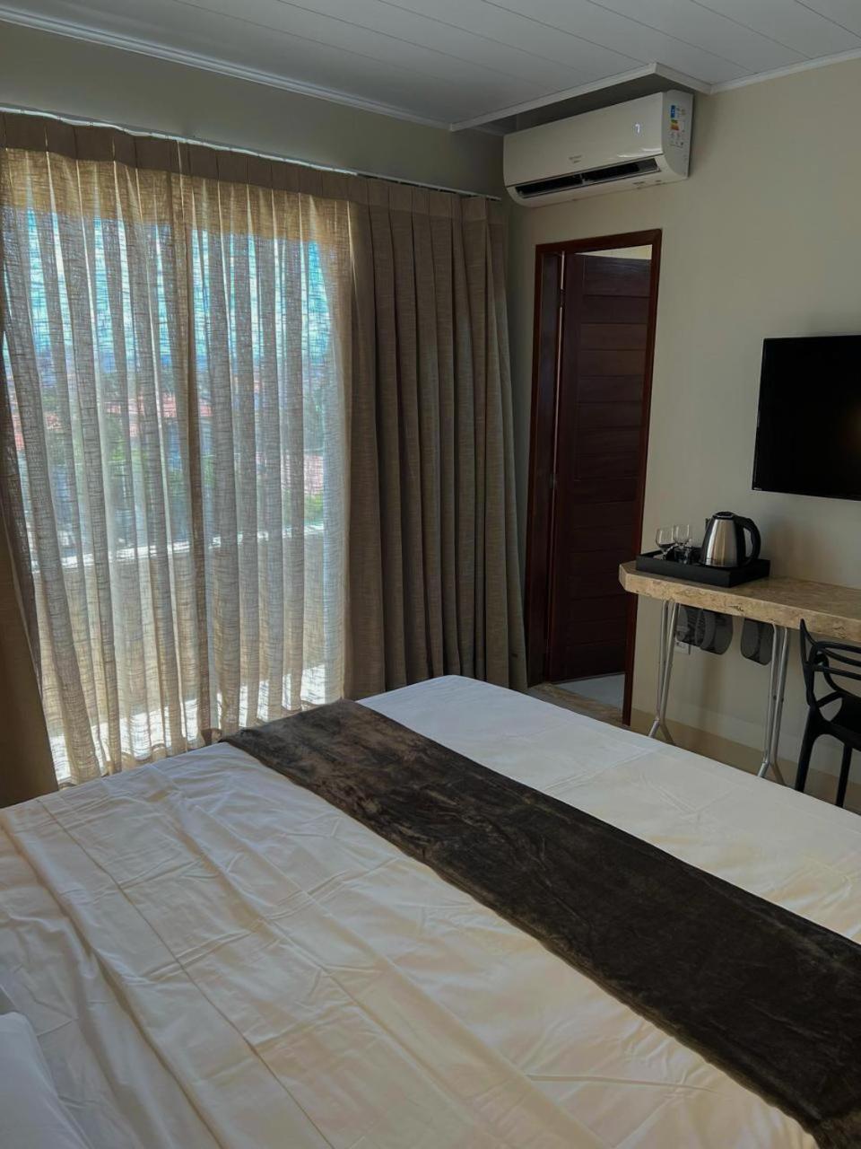 Deluxe Queen Suite - Photo 6