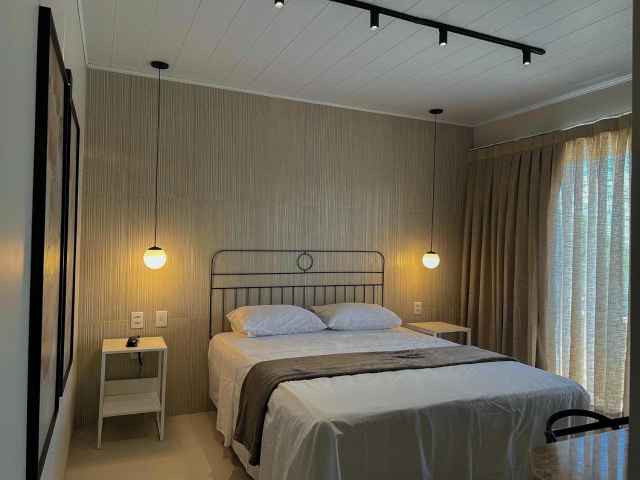 Deluxe Queen Suite - Photo 7