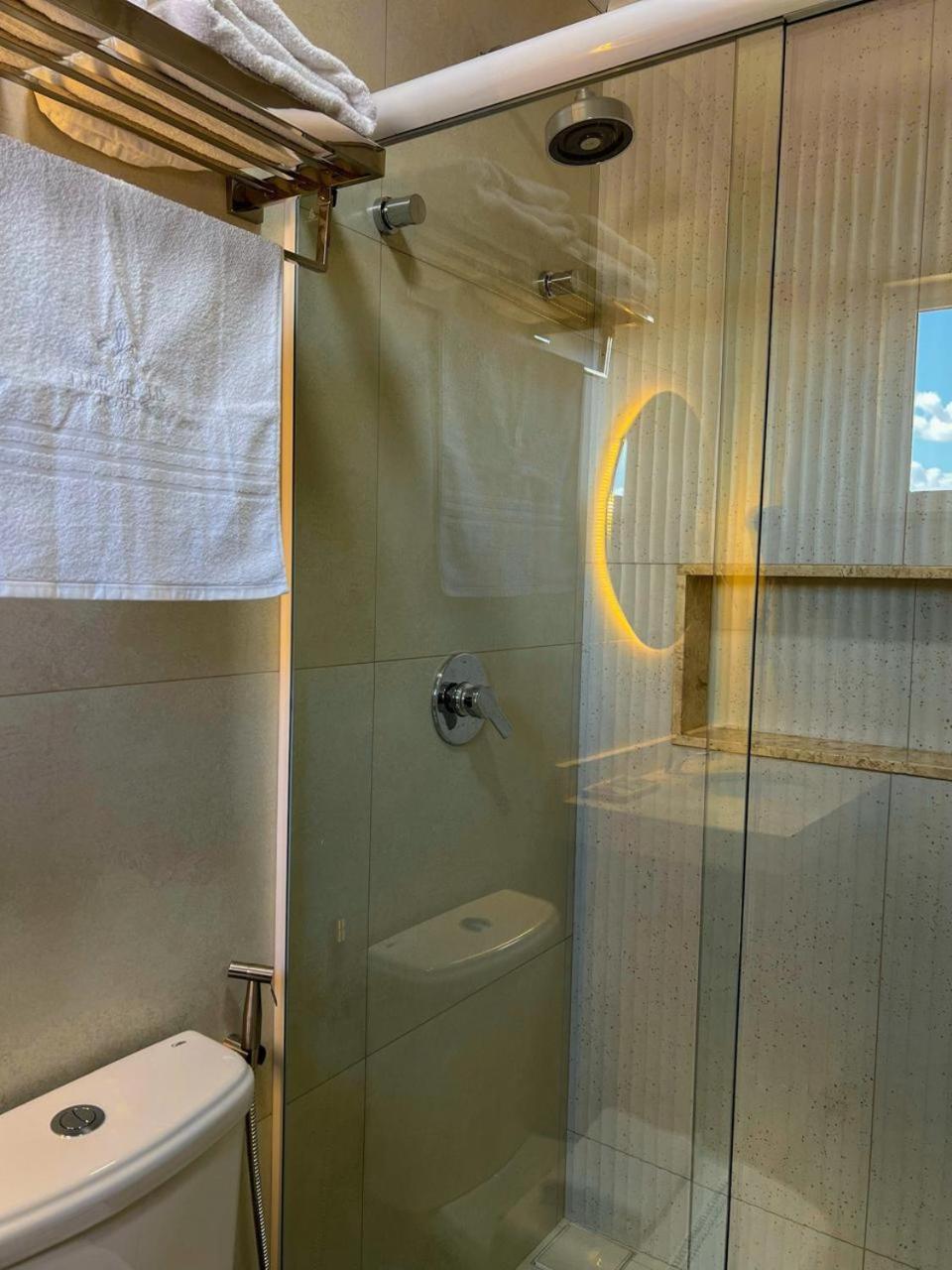 Deluxe Queen Suite - Photo 9
