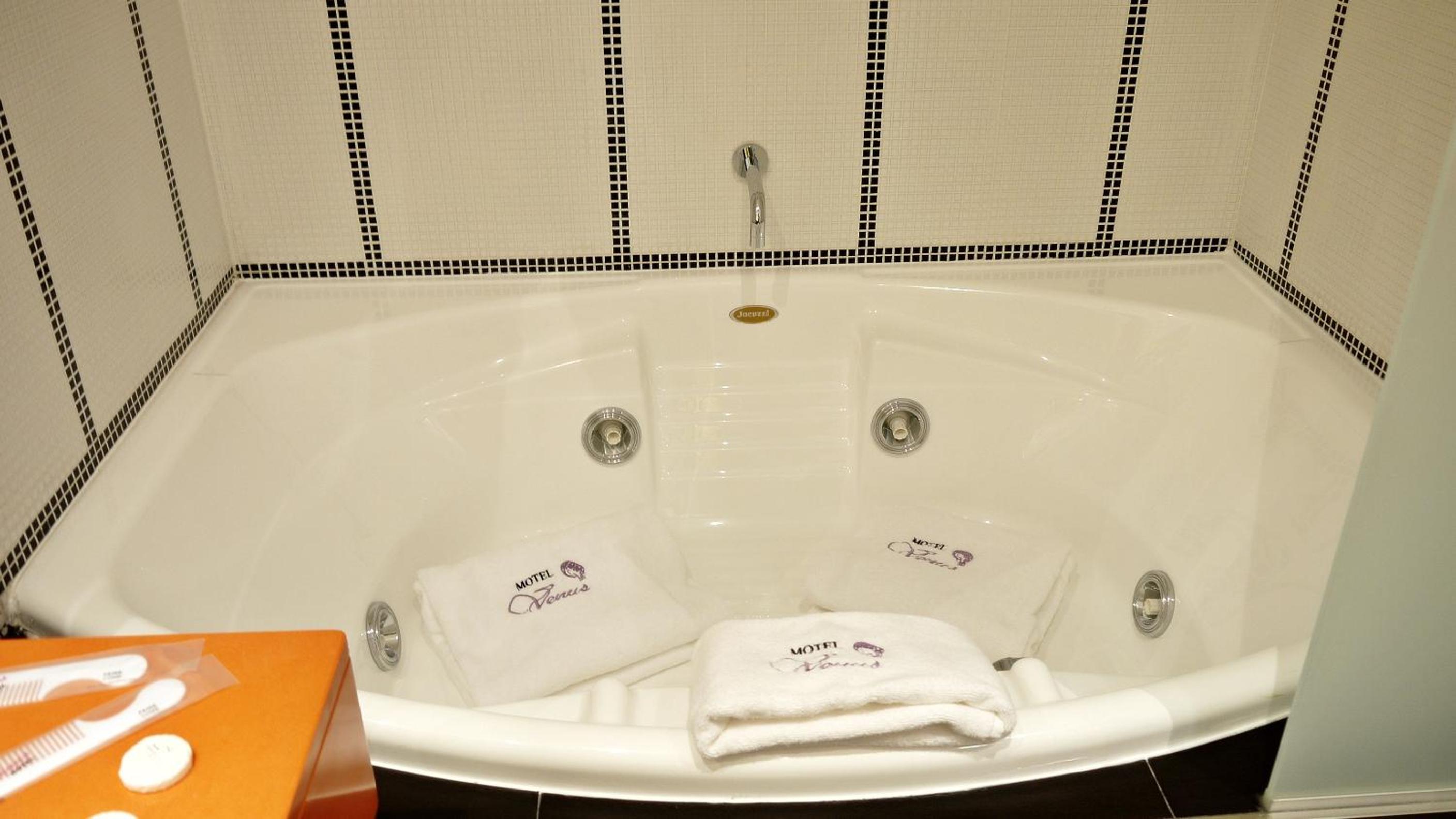 King Suite with Spa Bath