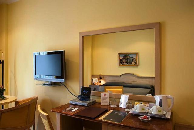 Double or Twin Room - Photo 3