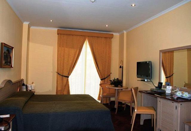 Double or Twin Room - Photo 5