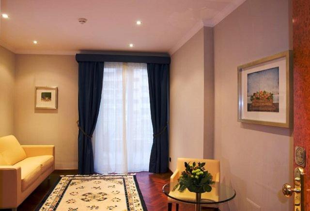 Suite - Photo 2