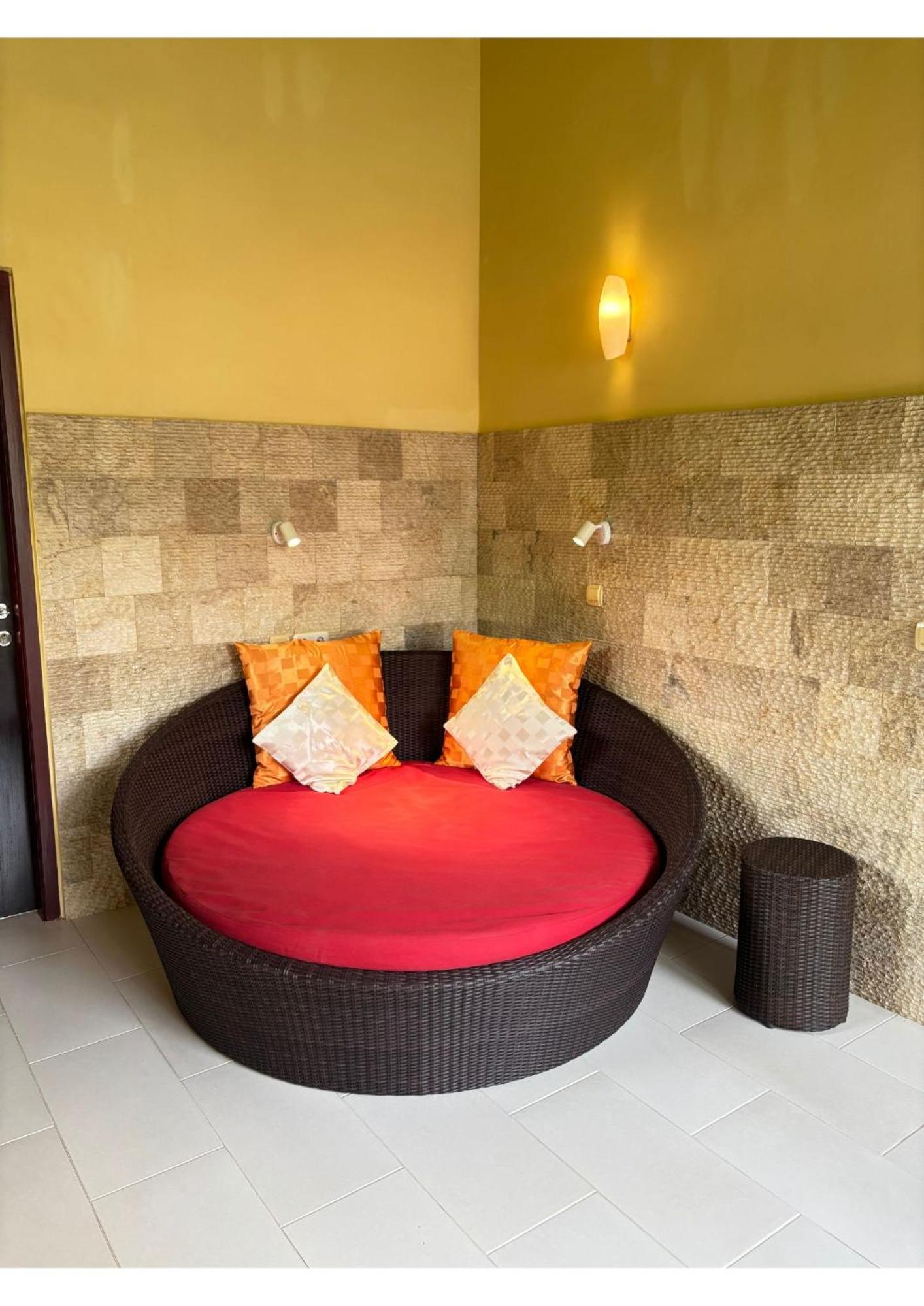 Two-Bedroom Bungalow - Photo 2