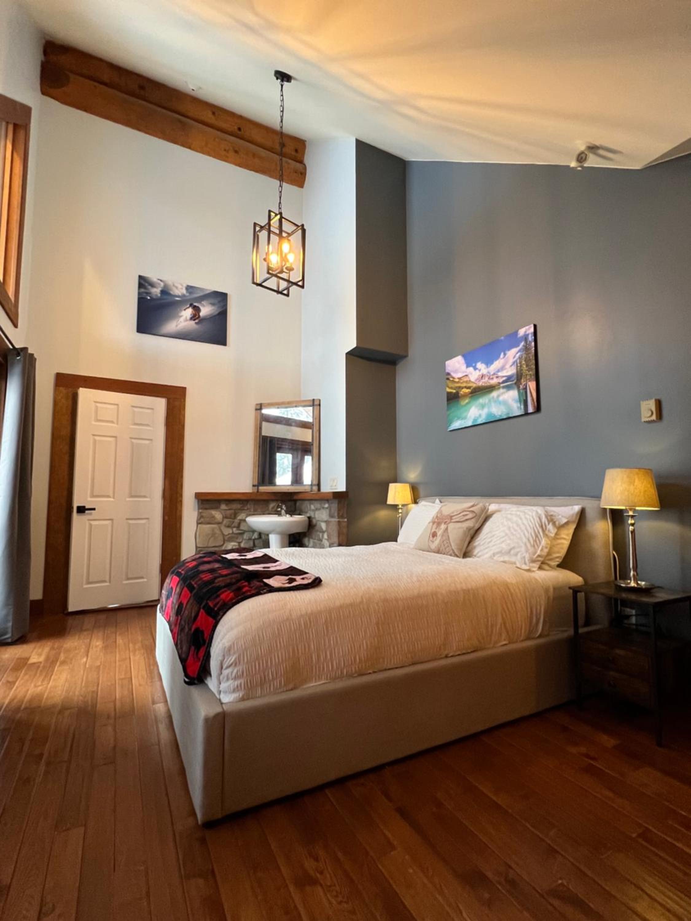 Deluxe Family Suite - Photo 1