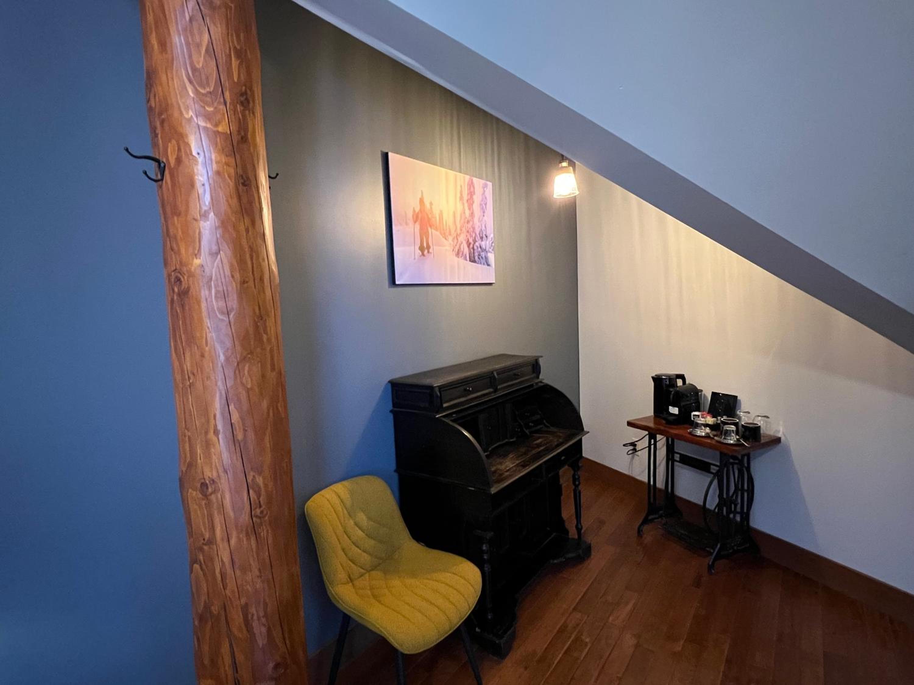 Deluxe Family Suite - Photo 4