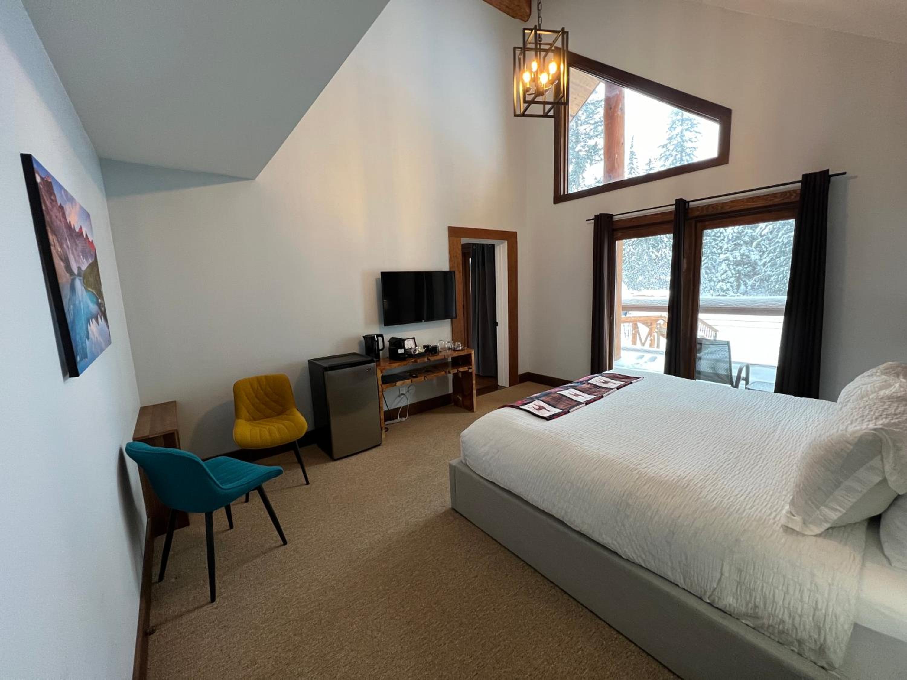 Deluxe Family Suite - Photo 7