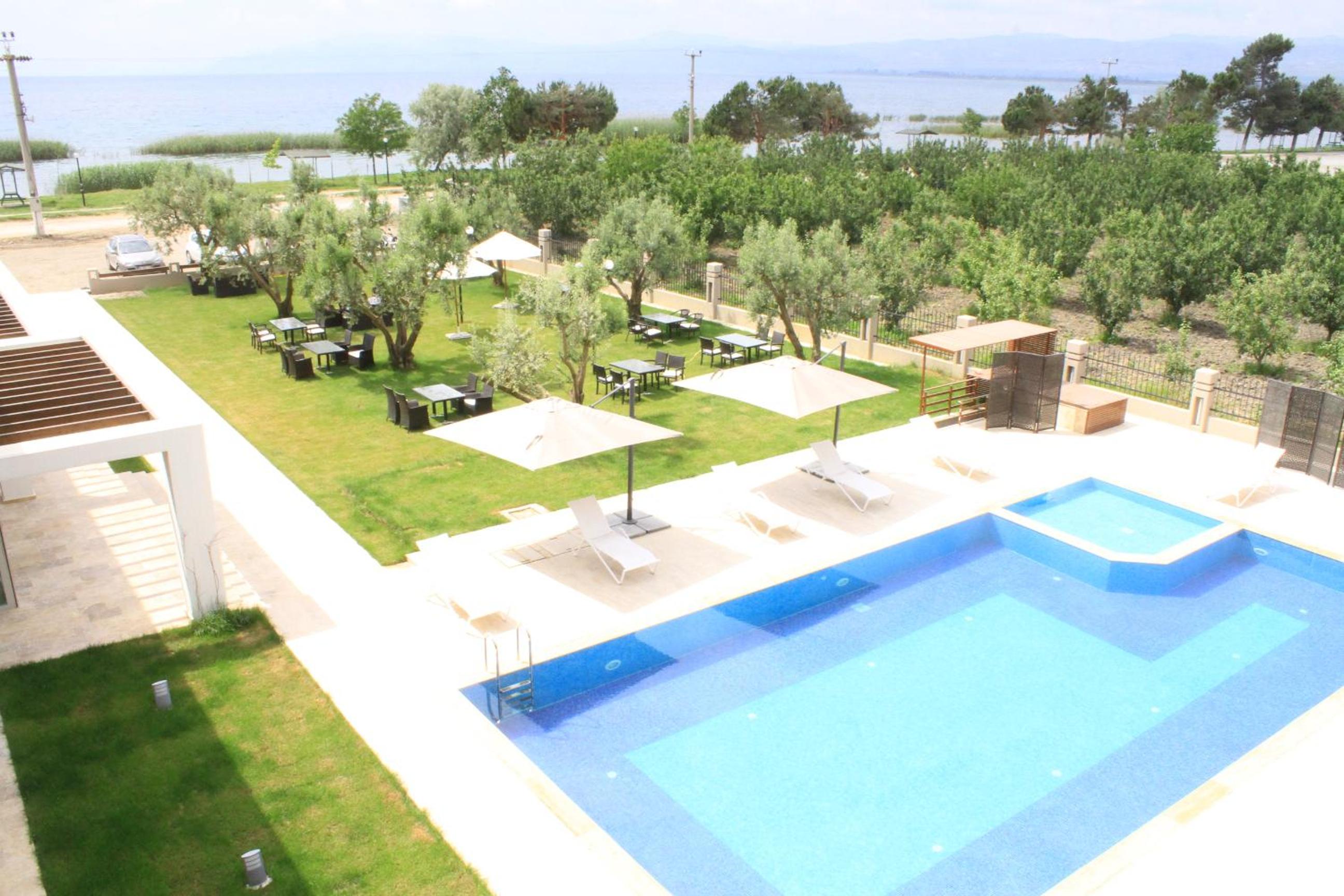 Standard Double Room with Lake View photo 2