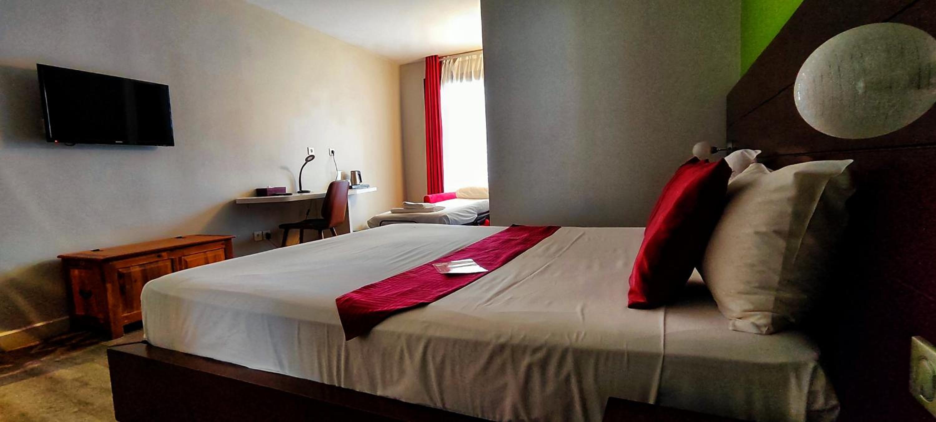 Standard Room - 1 Double Bed 1 Single Bed photo 2