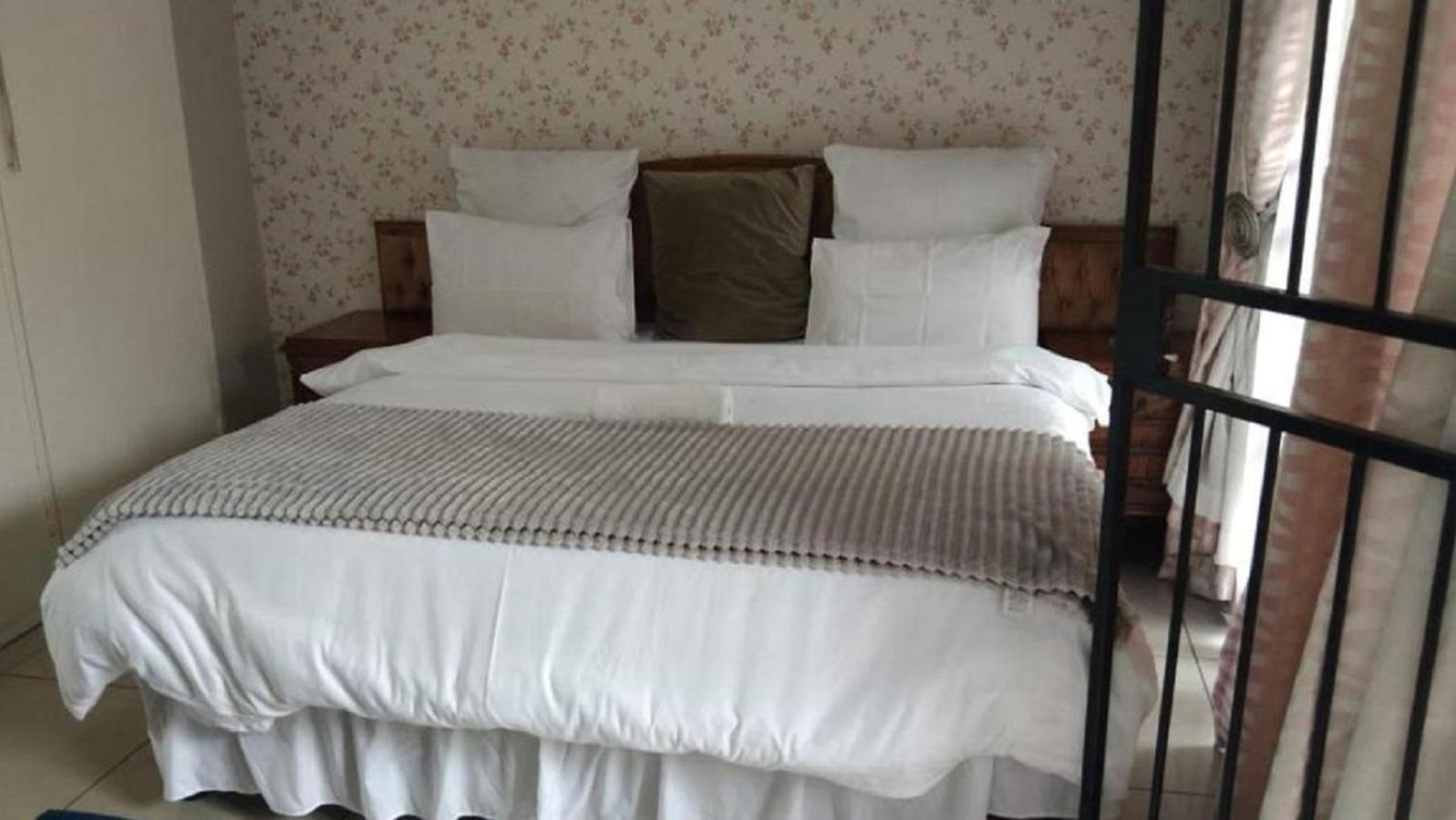 Deluxe Room - Photo 1