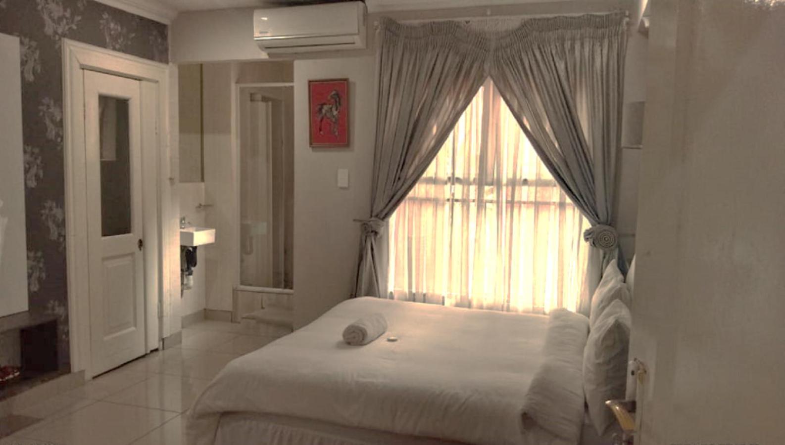 Deluxe Room - Photo 3