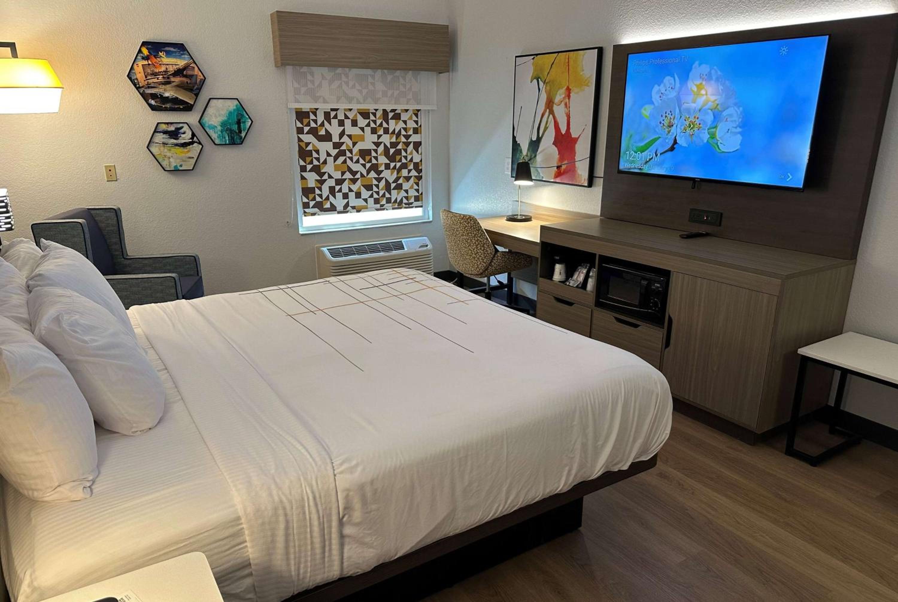 King Room - Non-Smoking - Photo 1