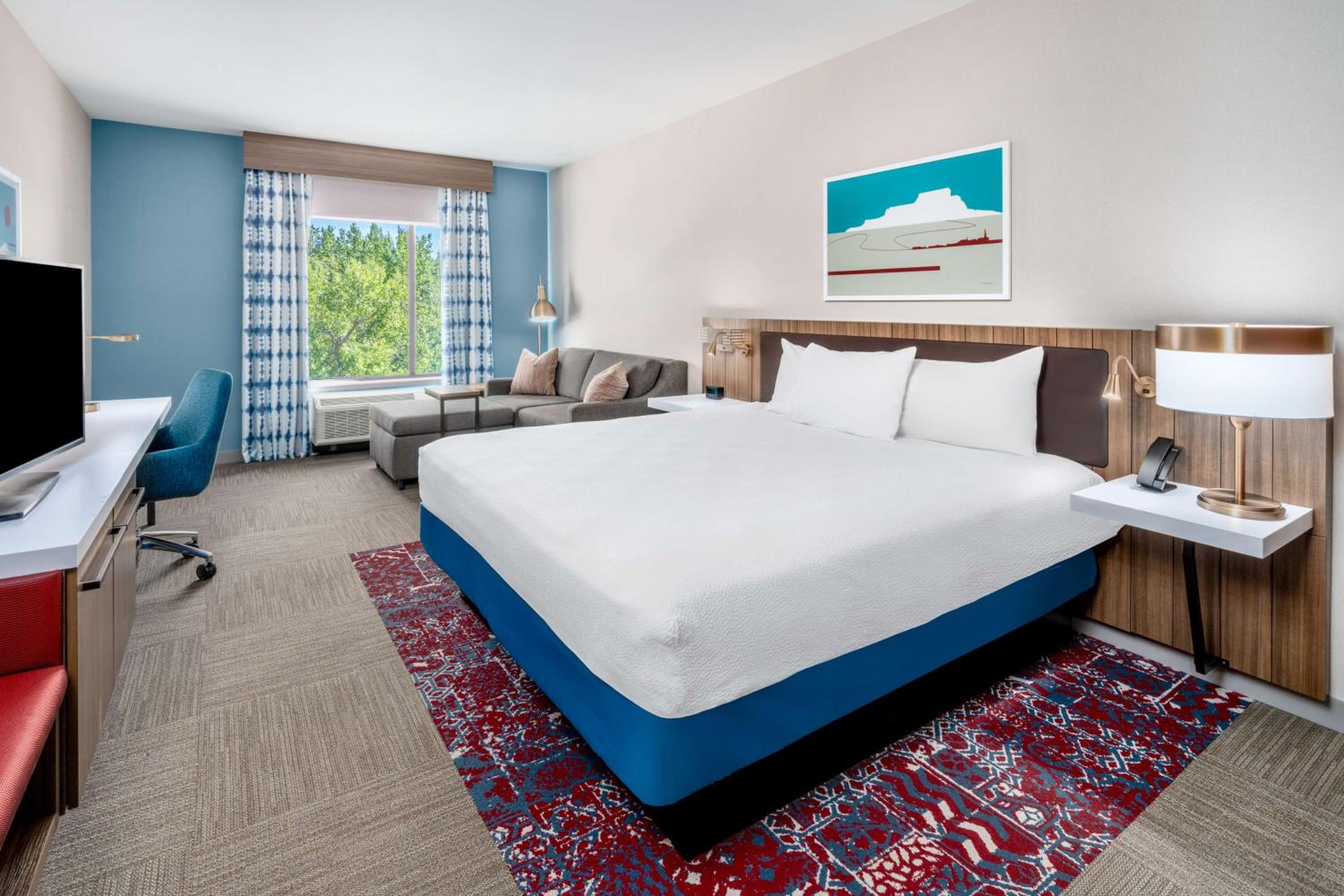 Corner King Room with Sofa Bed - Photo 1